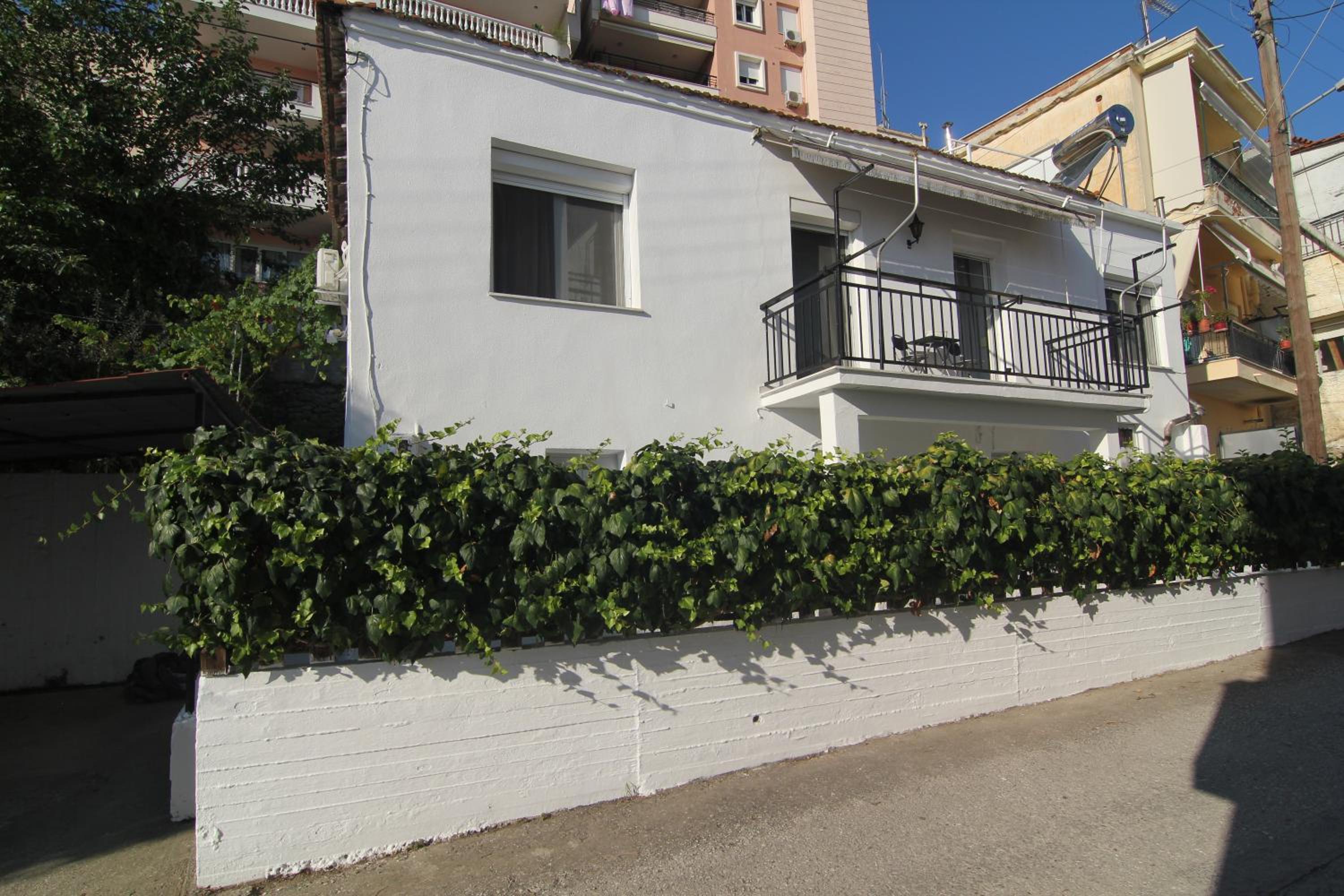 Nicola's House with private parking view 2