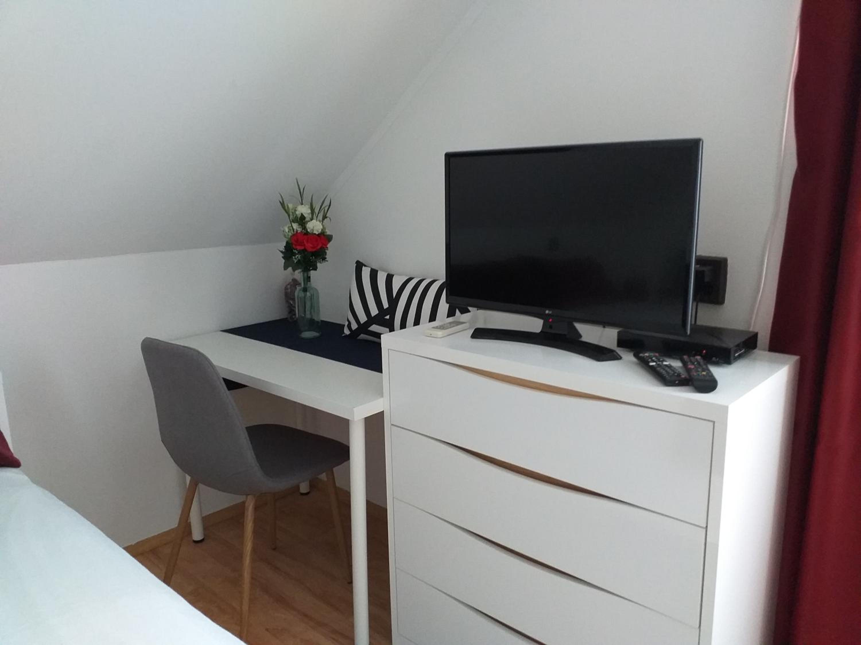 ART INN APARTMANHÁZ BALATON-GYENESDIÁS