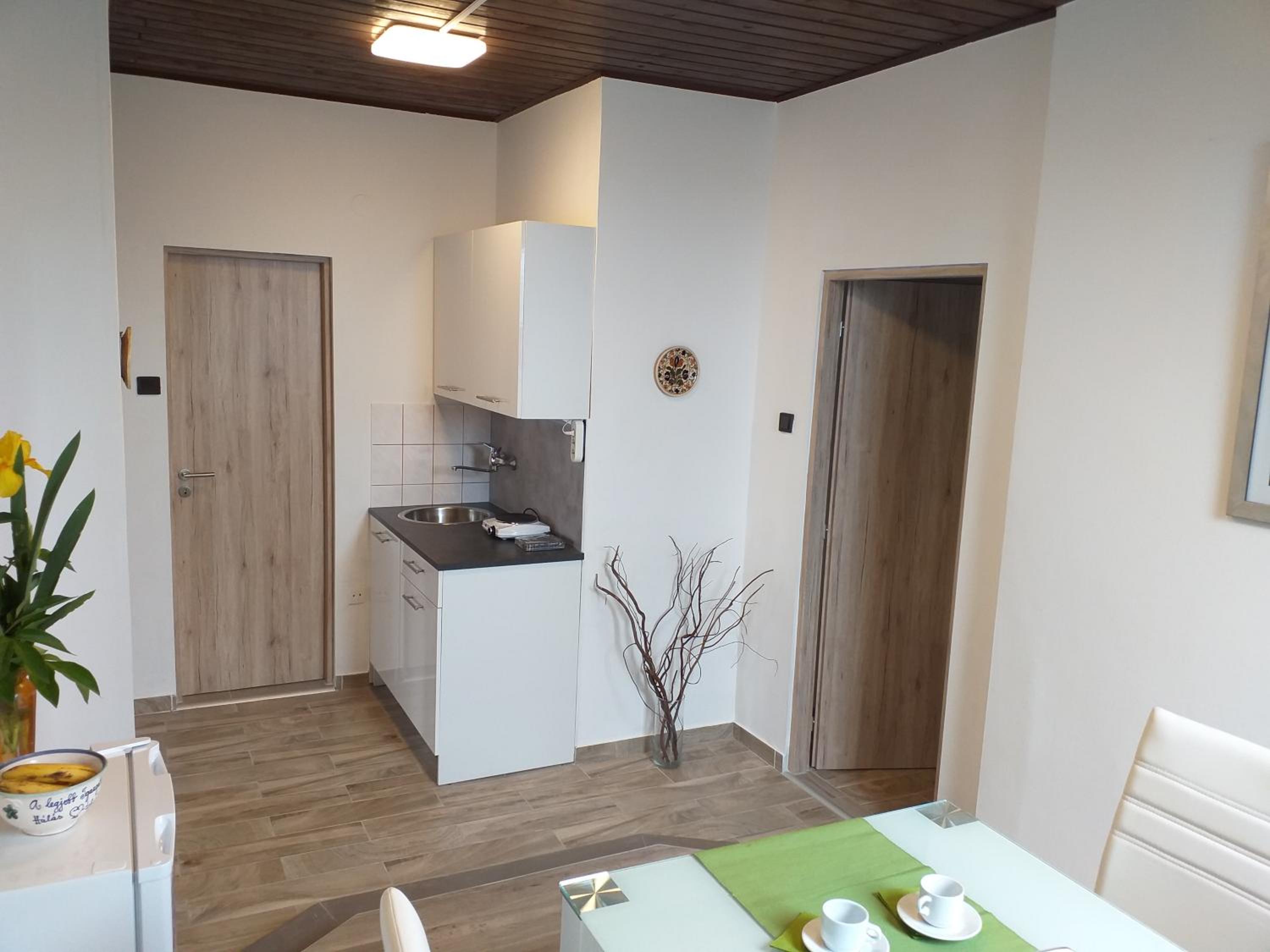 ART INN APARTMANHÁZ BALATON-GYENESDIÁS