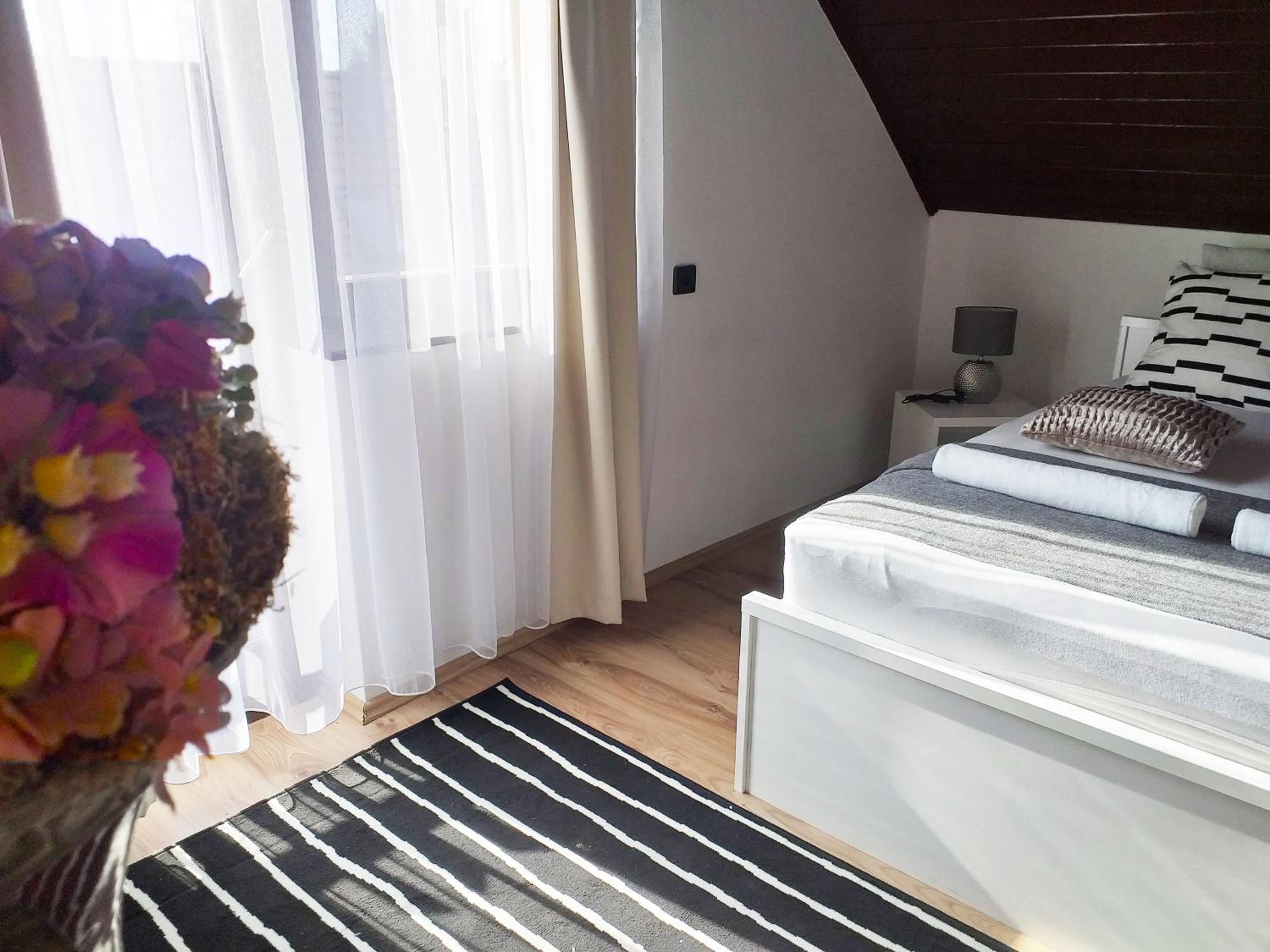 ART INN APARTMANHÁZ BALATON-GYENESDIÁS