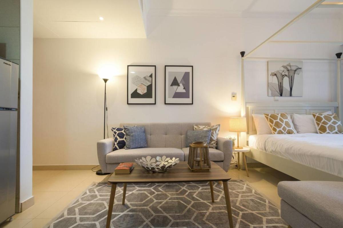 GuestReady - Cream & Grey