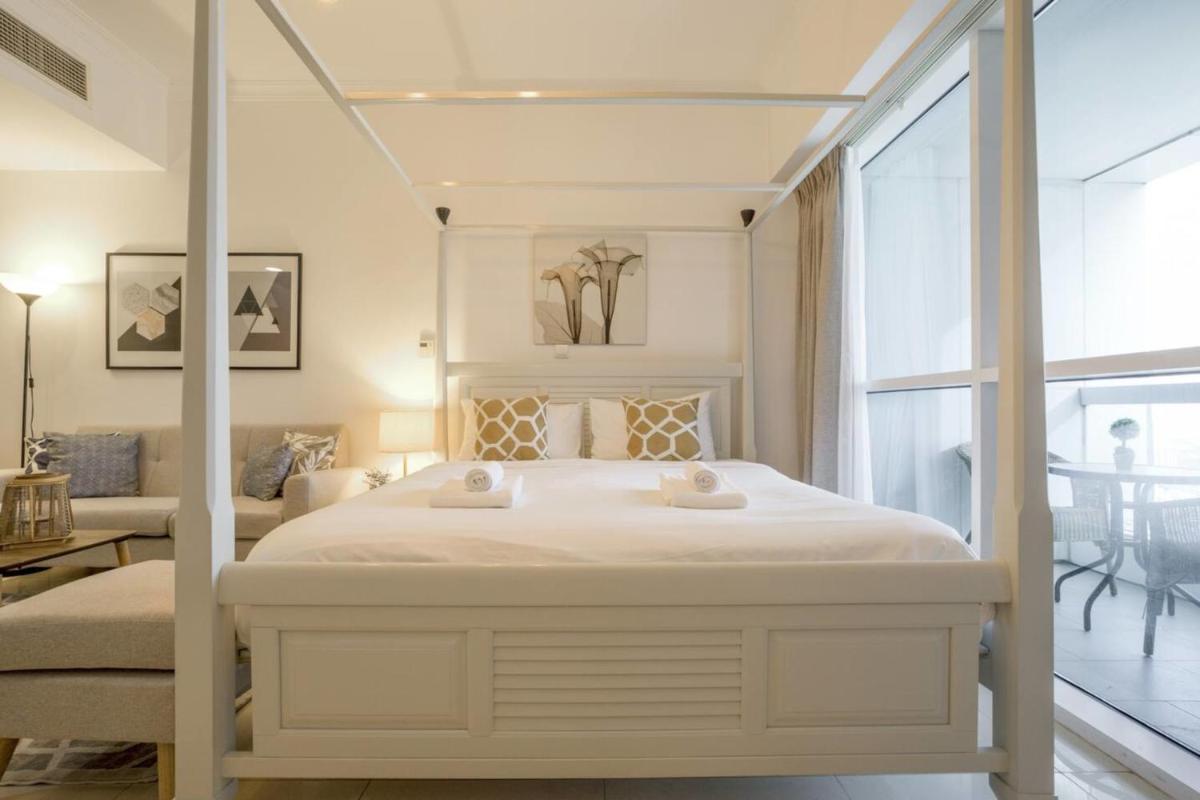 GuestReady - Cream & Grey