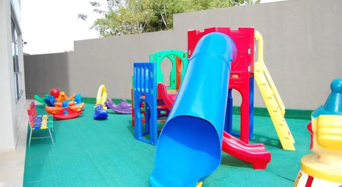 Flat Familiar a 400 metros do Hot Park com Piscinas e Conforto