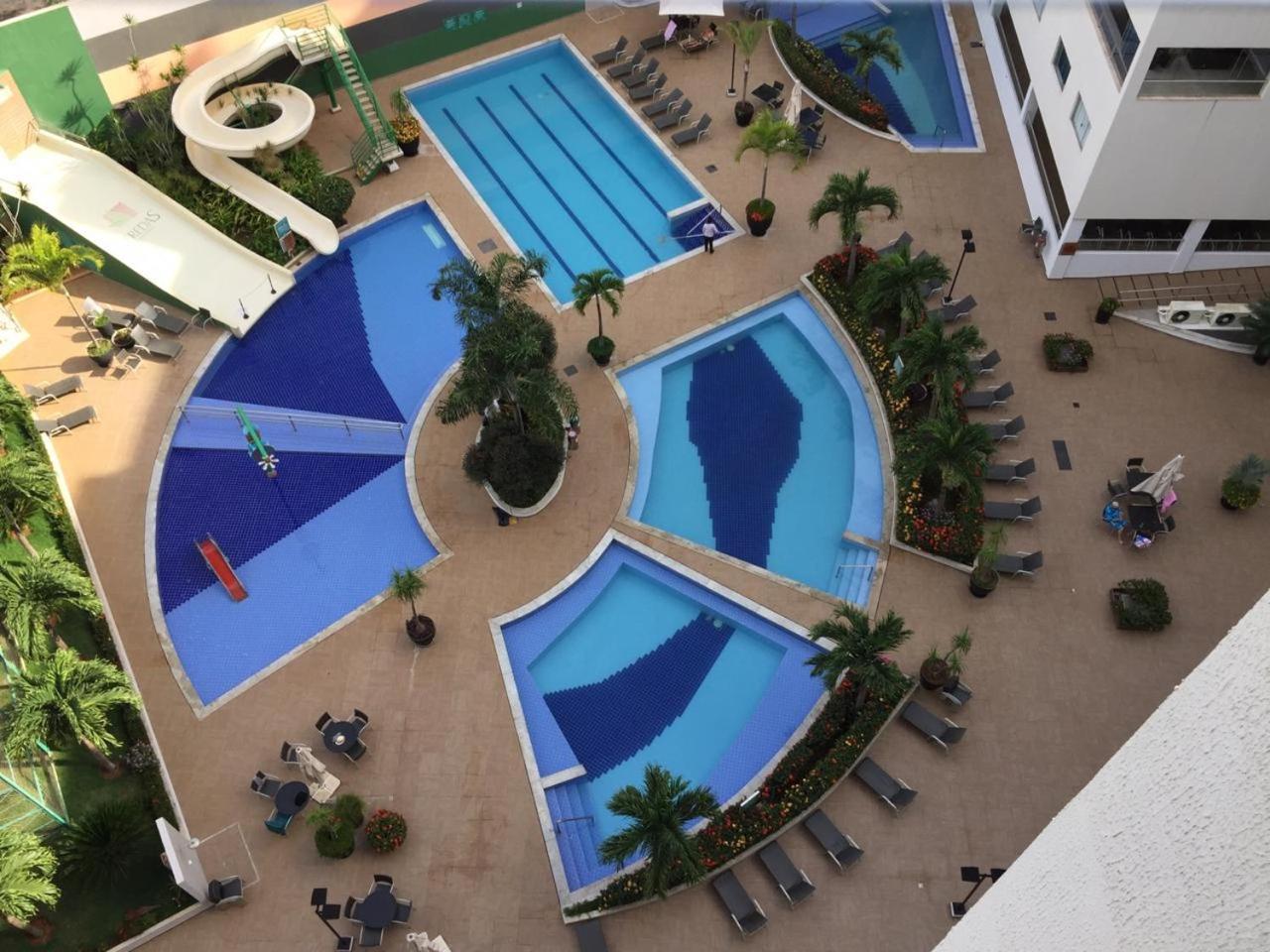 Flat Familiar a 400 metros do Hot Park com Piscinas e Conforto