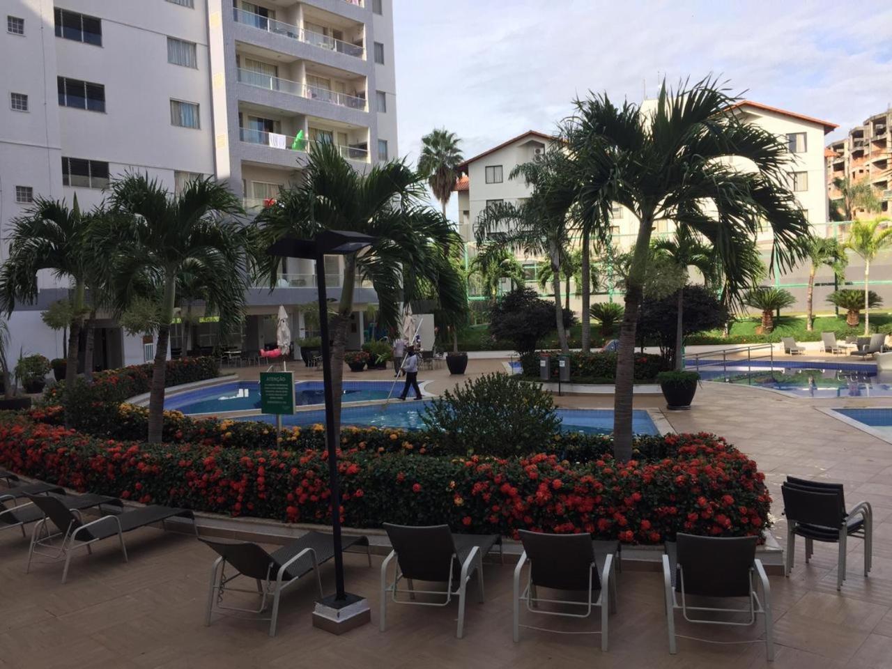 Flat Familiar a 400 metros do Hot Park com Piscinas e Conforto