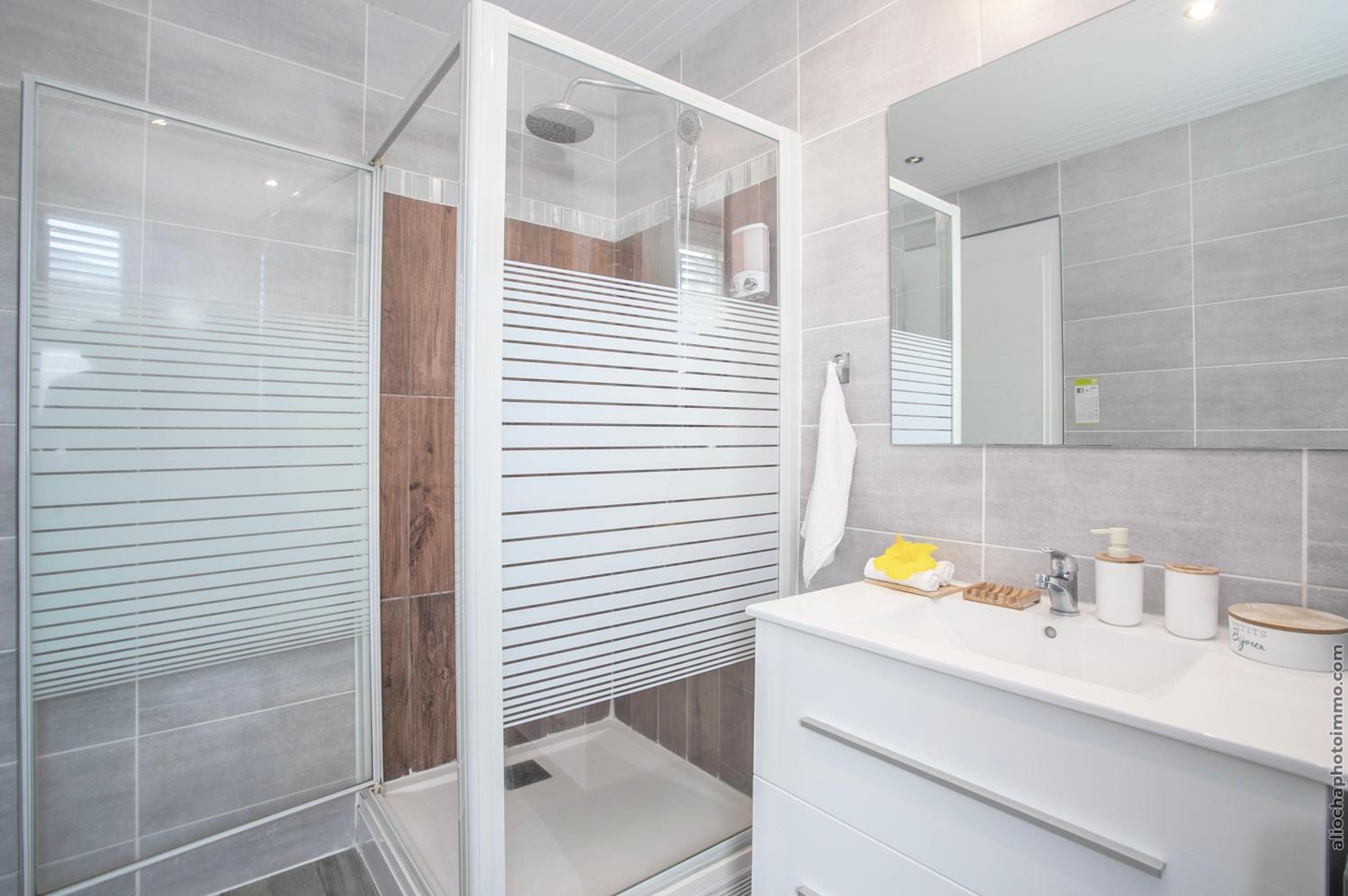 Foyal Suites
