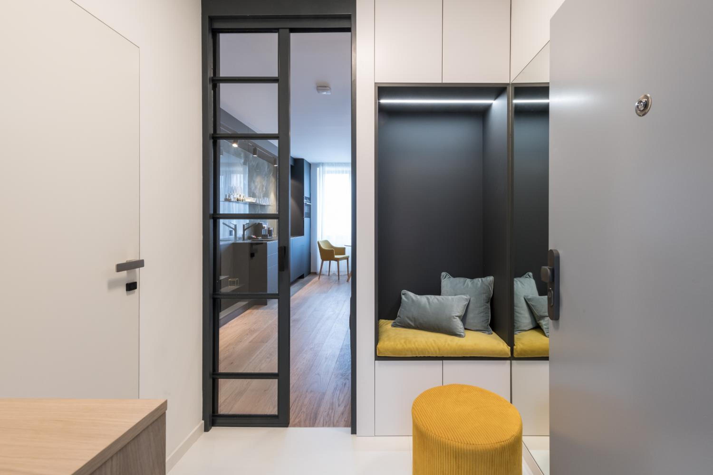 Fully renovated stylish duplex in a convenient location