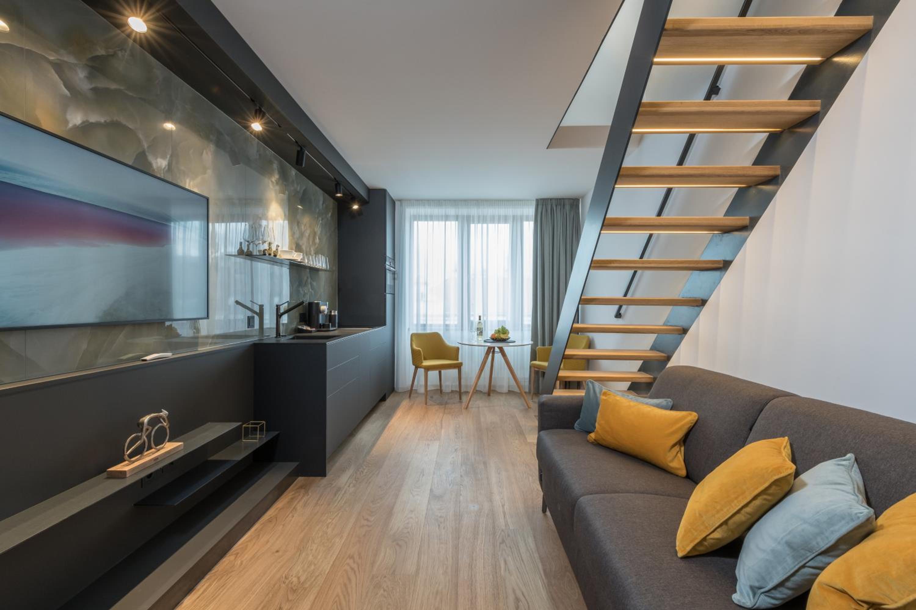 Fully renovated stylish duplex in a convenient location