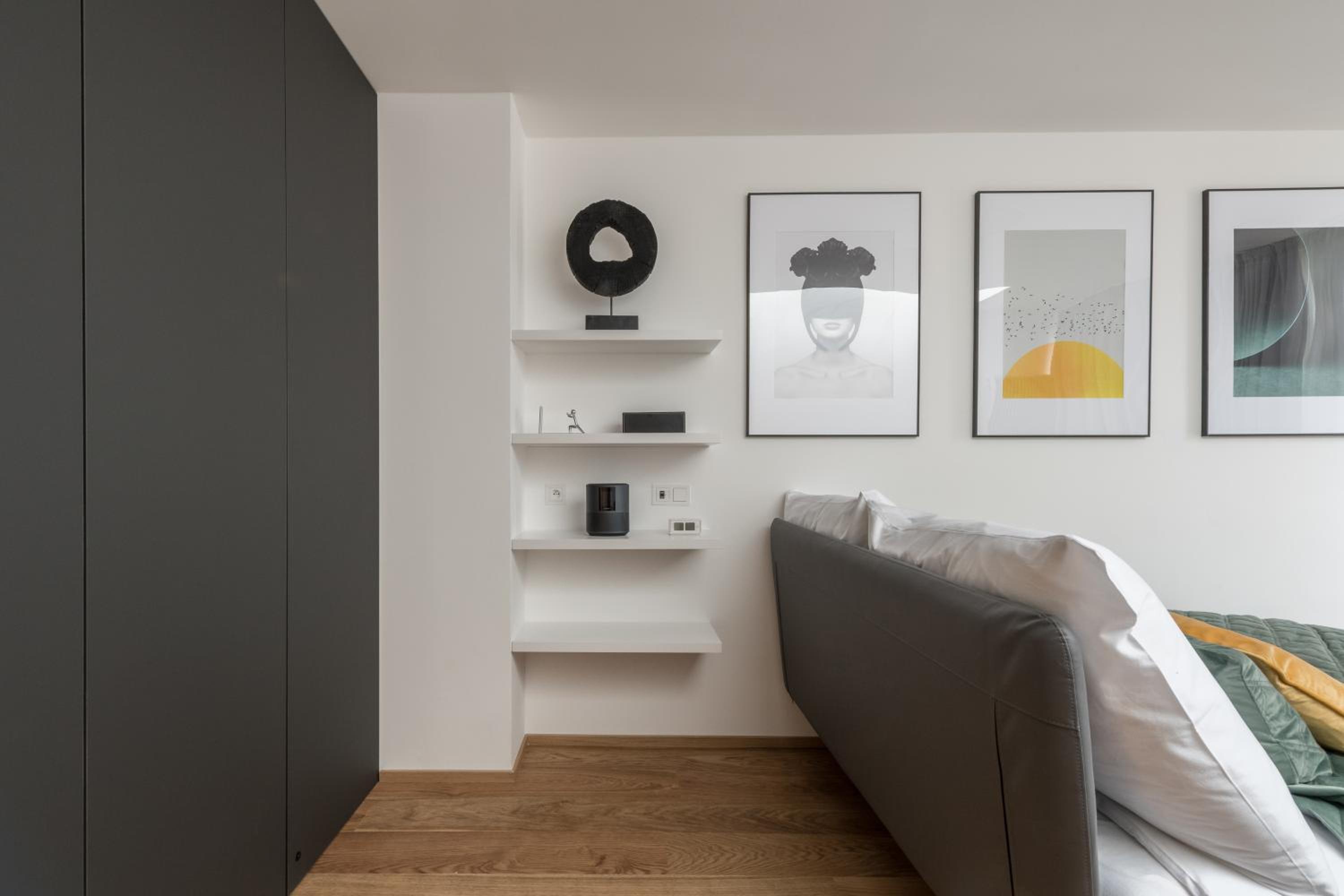 Fully renovated stylish duplex in a convenient location