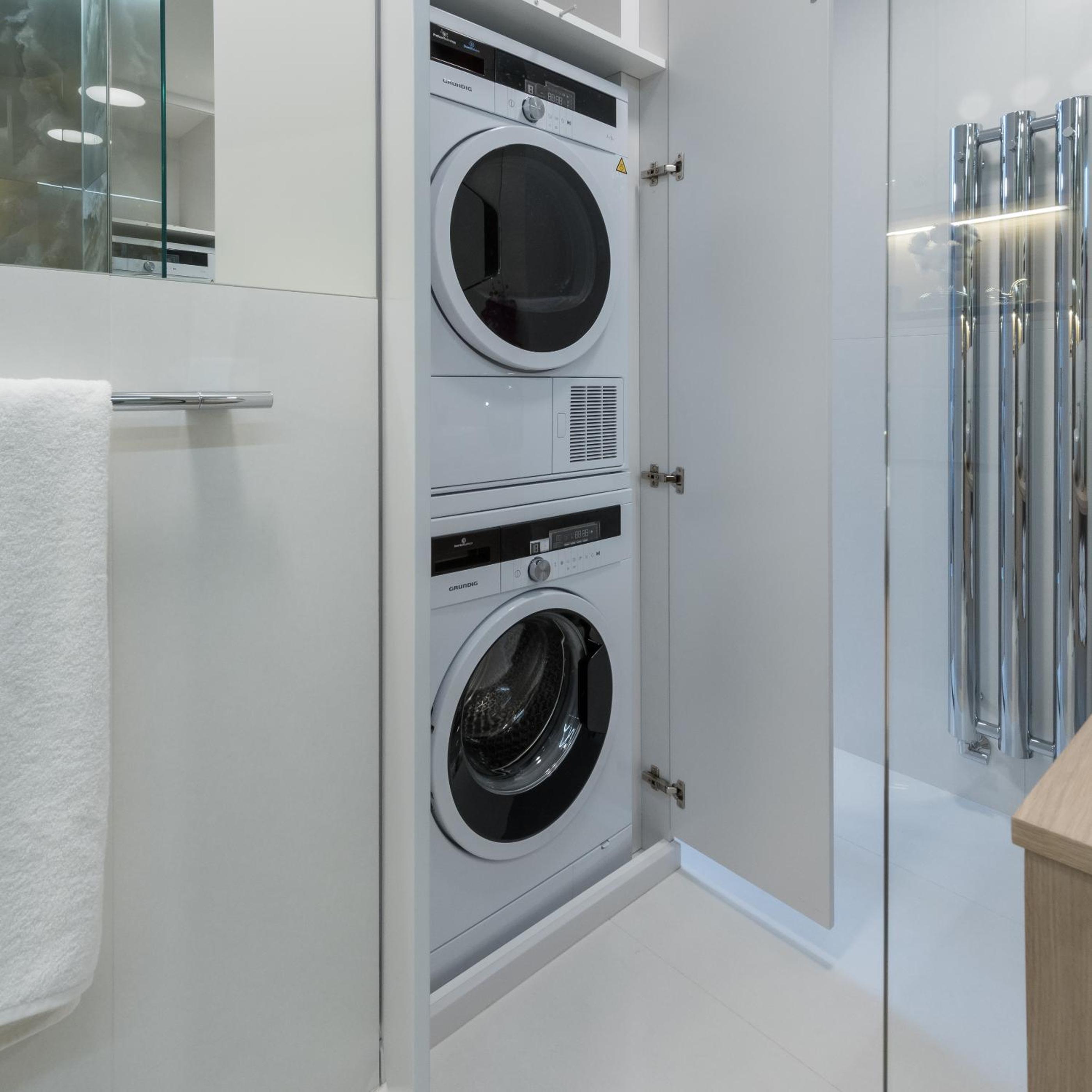 Fully renovated stylish duplex in a convenient location