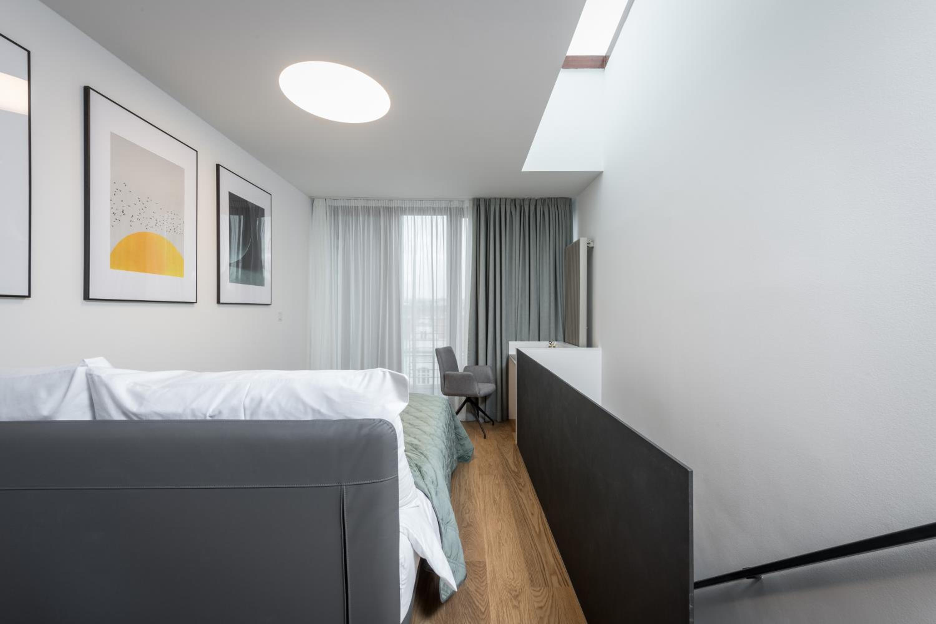 Fully renovated stylish duplex in a convenient location