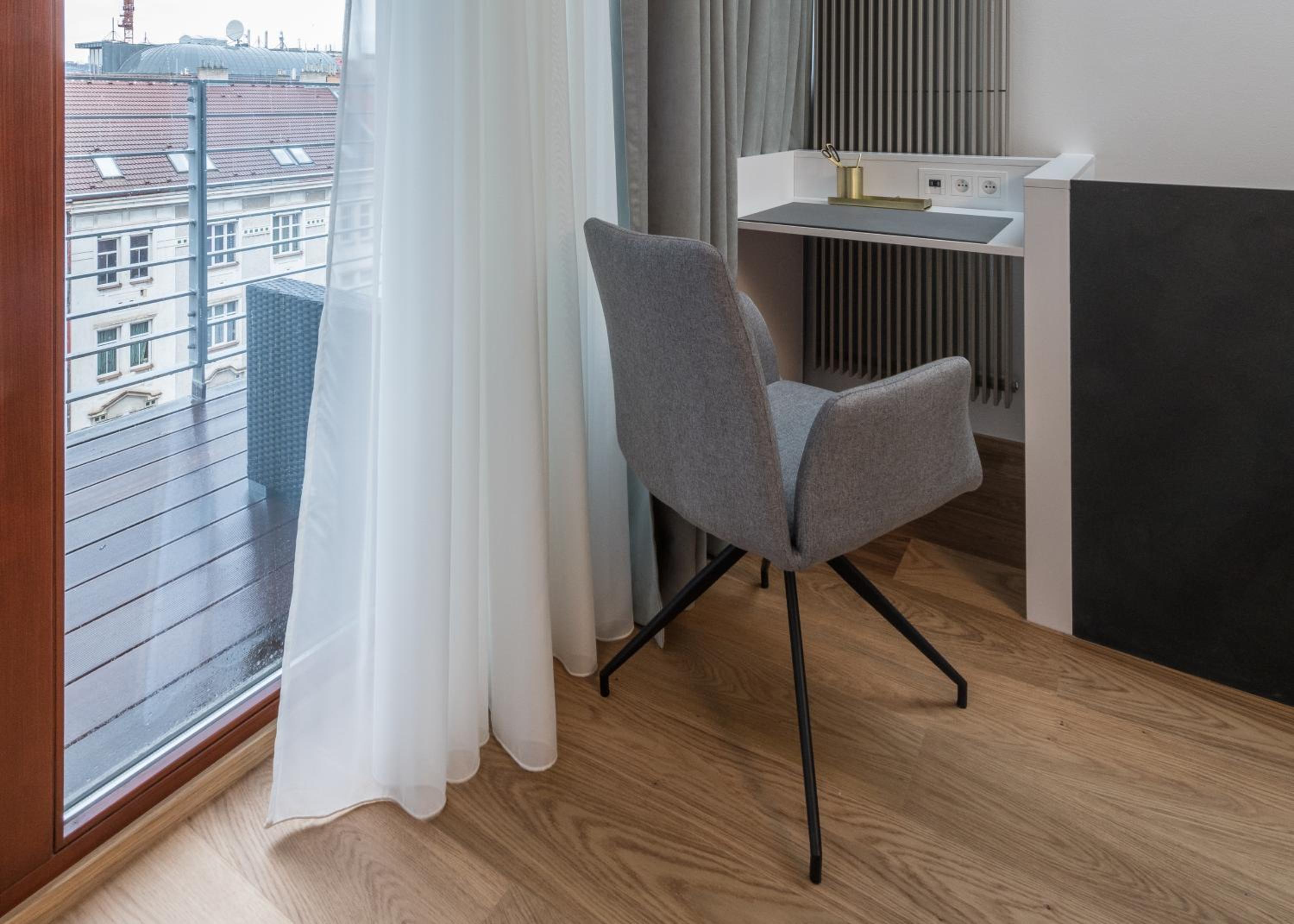 Fully renovated stylish duplex in a convenient location