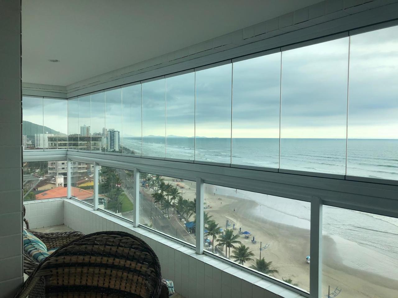 Mongaguá com vista para o Mar pé na areia