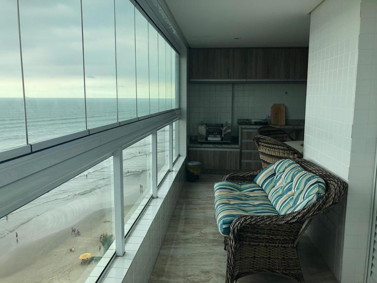 Mongaguá com vista para o Mar pé na areia