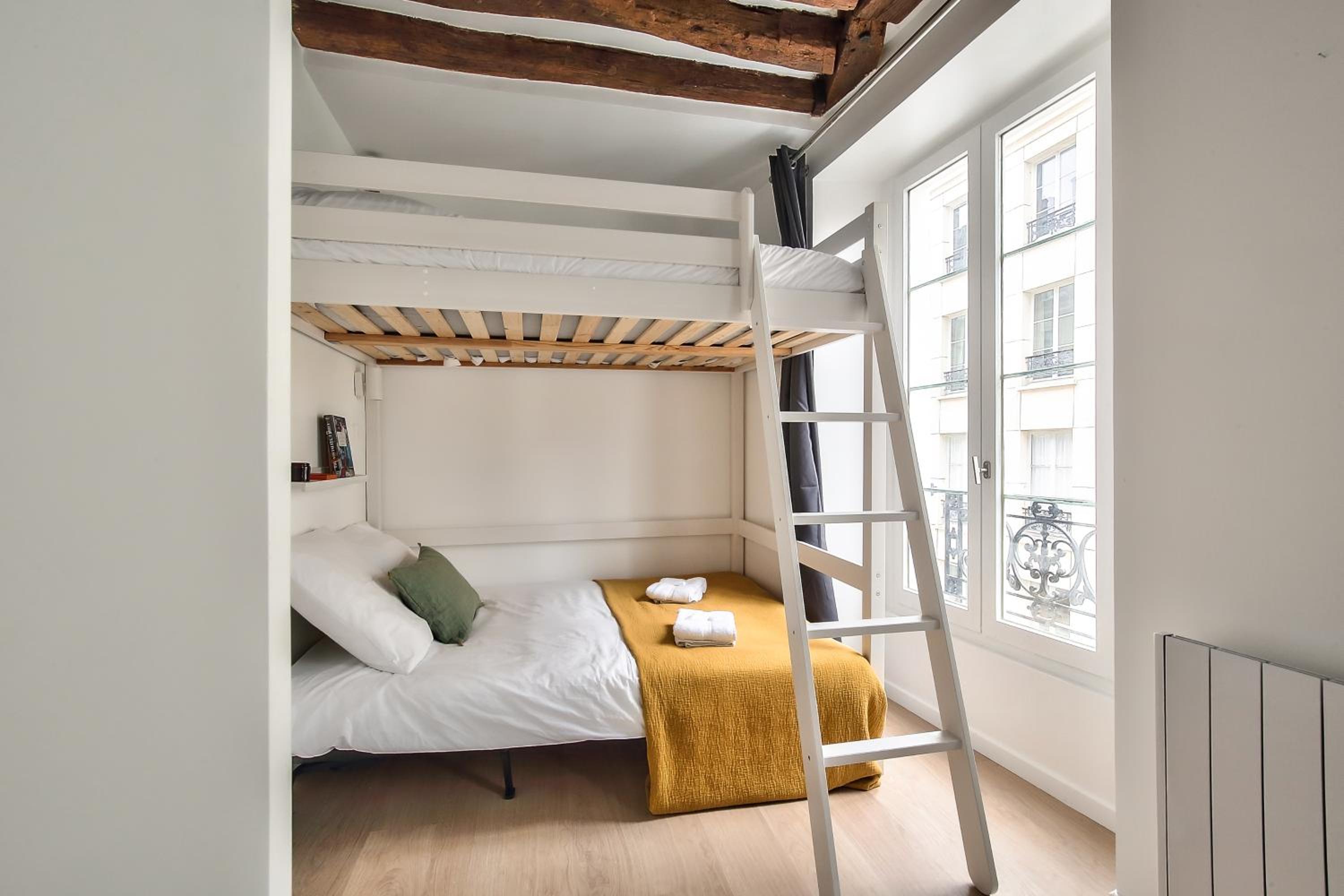 Cosy Mezzanine Studio in the Heart of Paris (4)