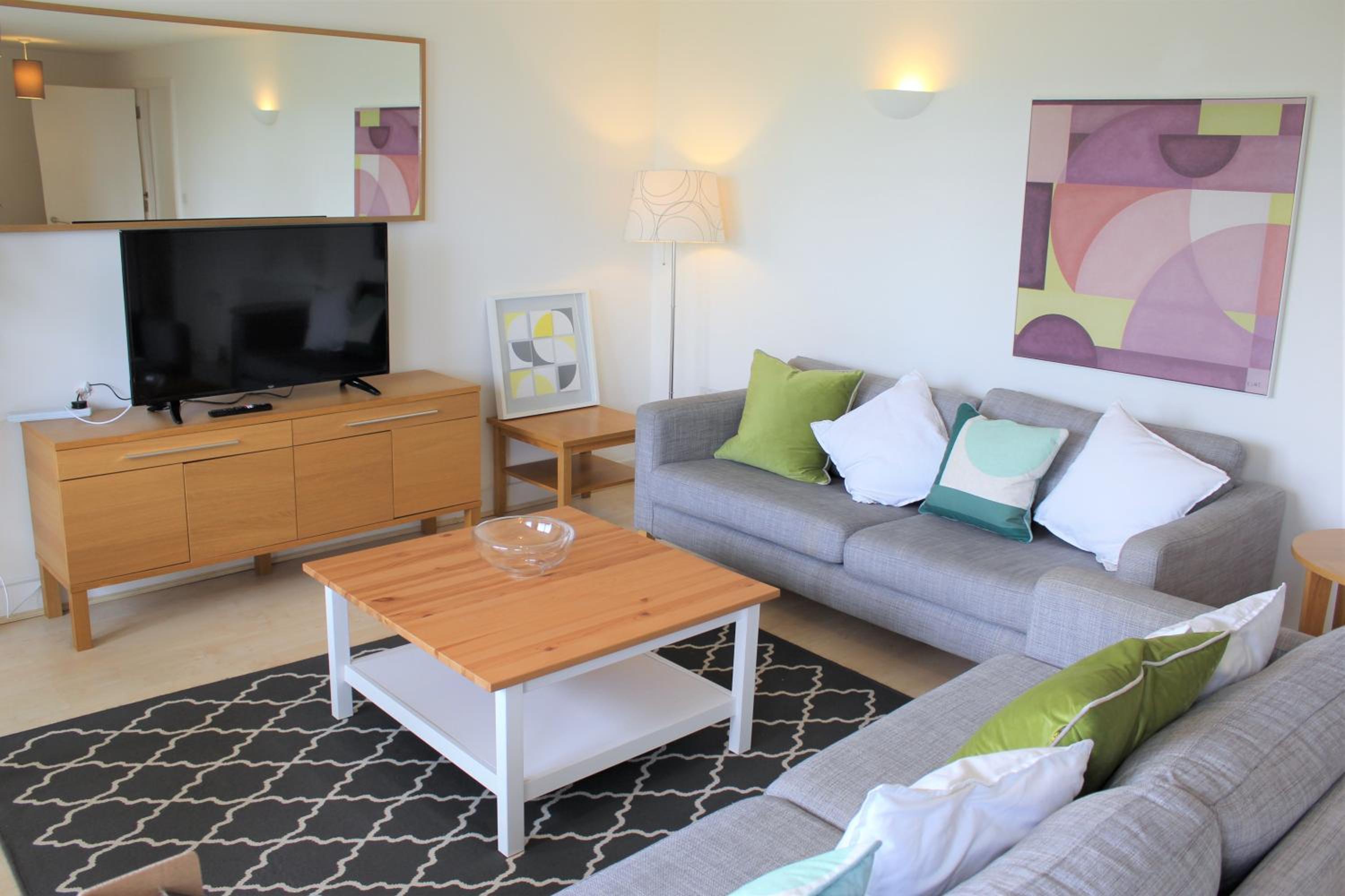 Work, Rest and Stay at Ocean Village view 4