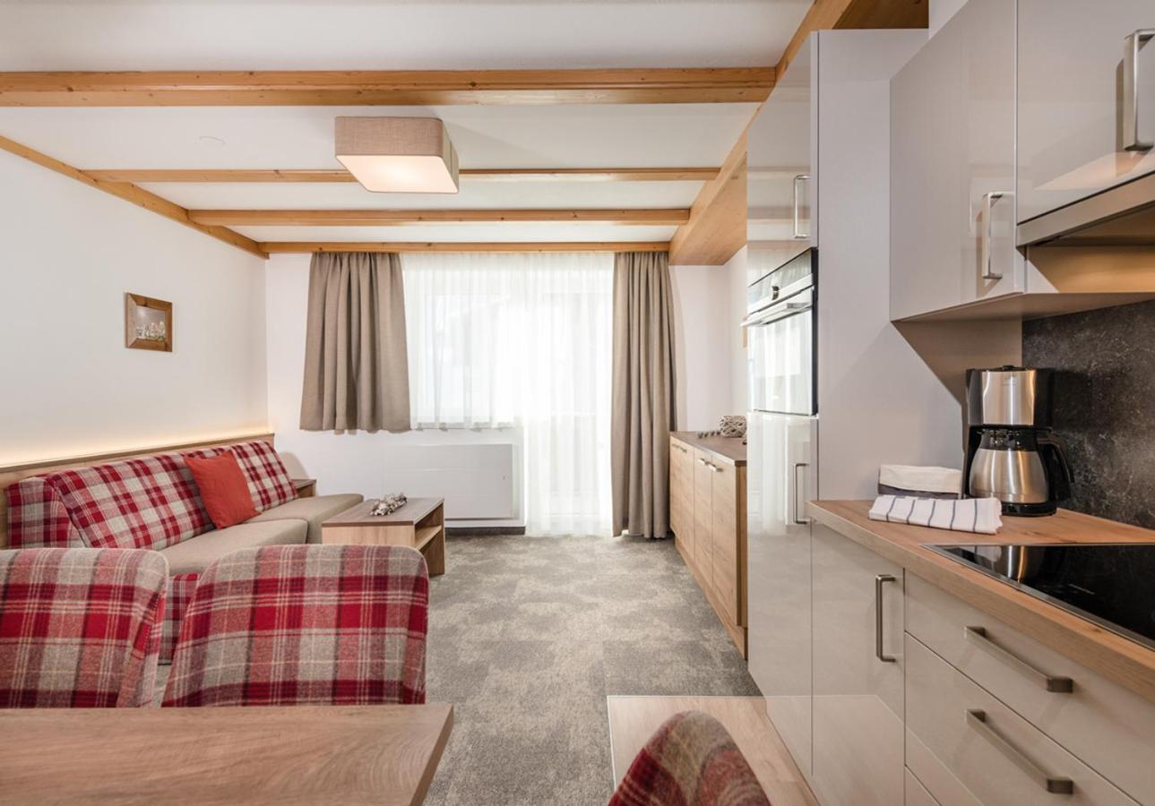 Apartments & Garni Alpenrose view 3