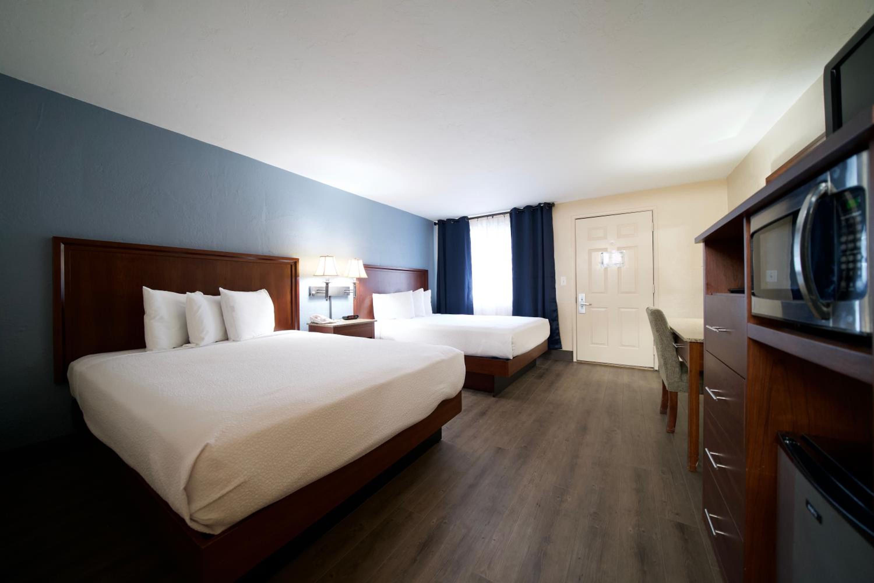 Village Inn - Image 2