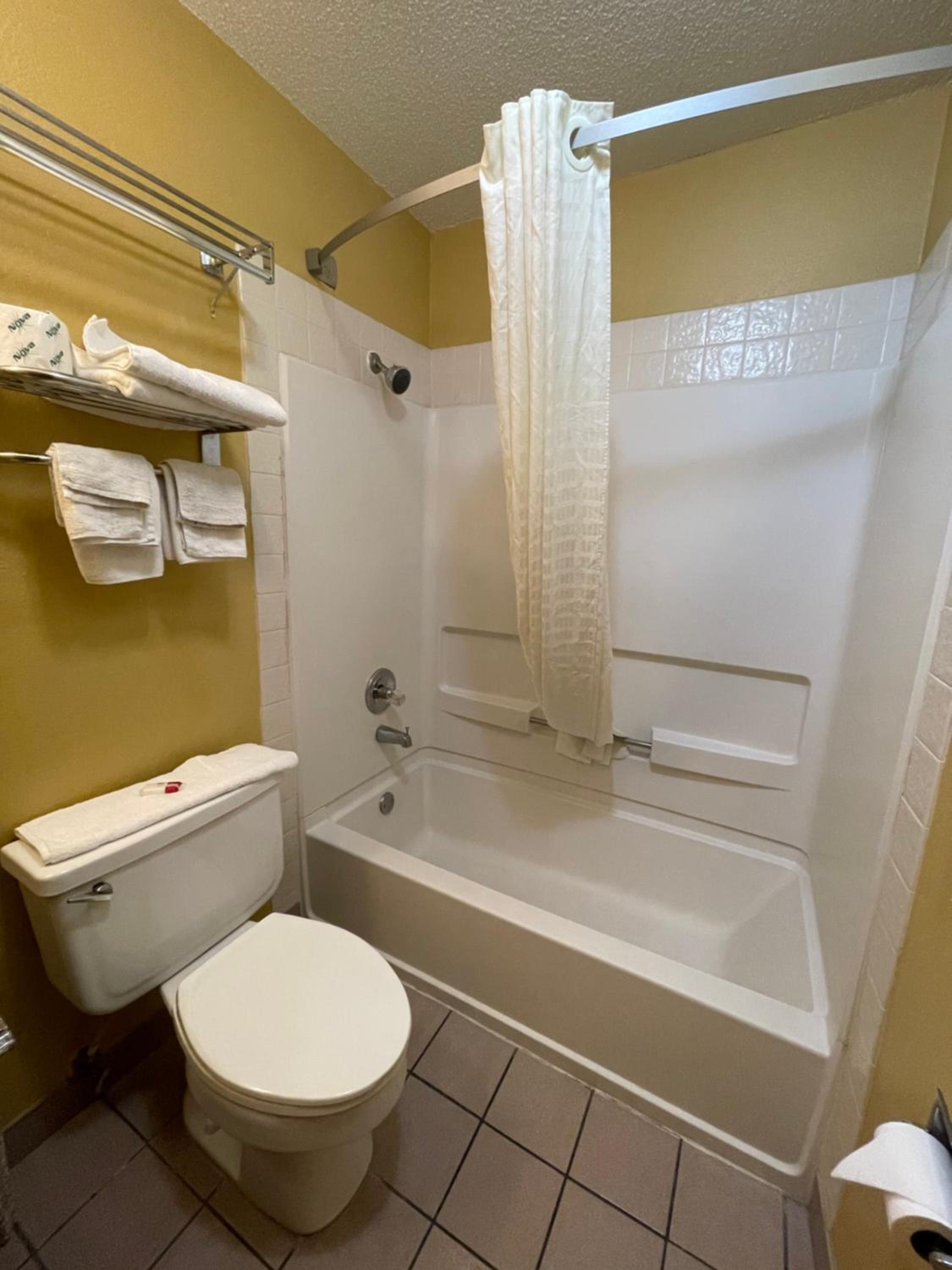 Super 8 by Wyndham Van Buren/Ft. Smith Area - Property Image 1