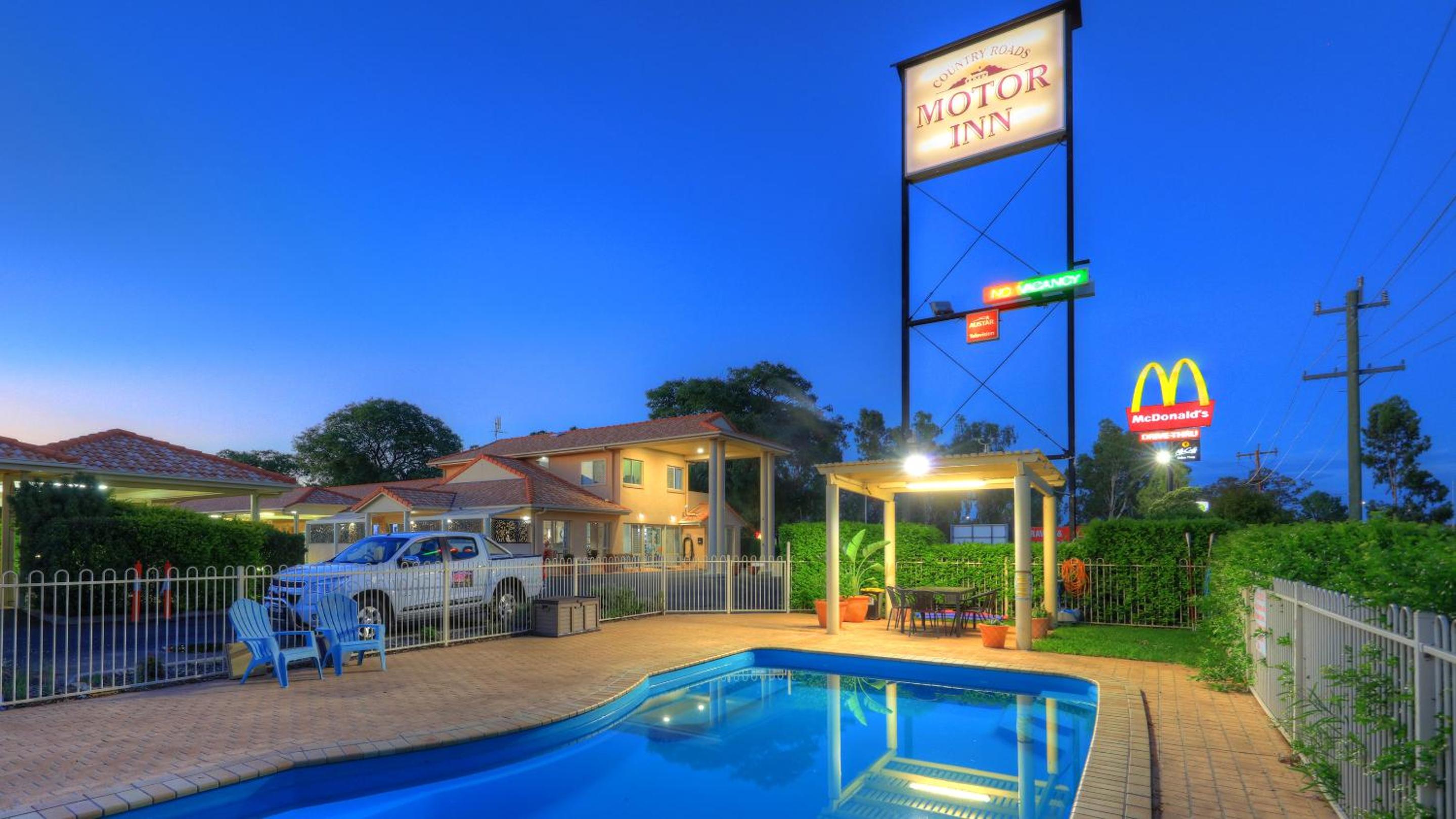 Country Roads Motor Inn