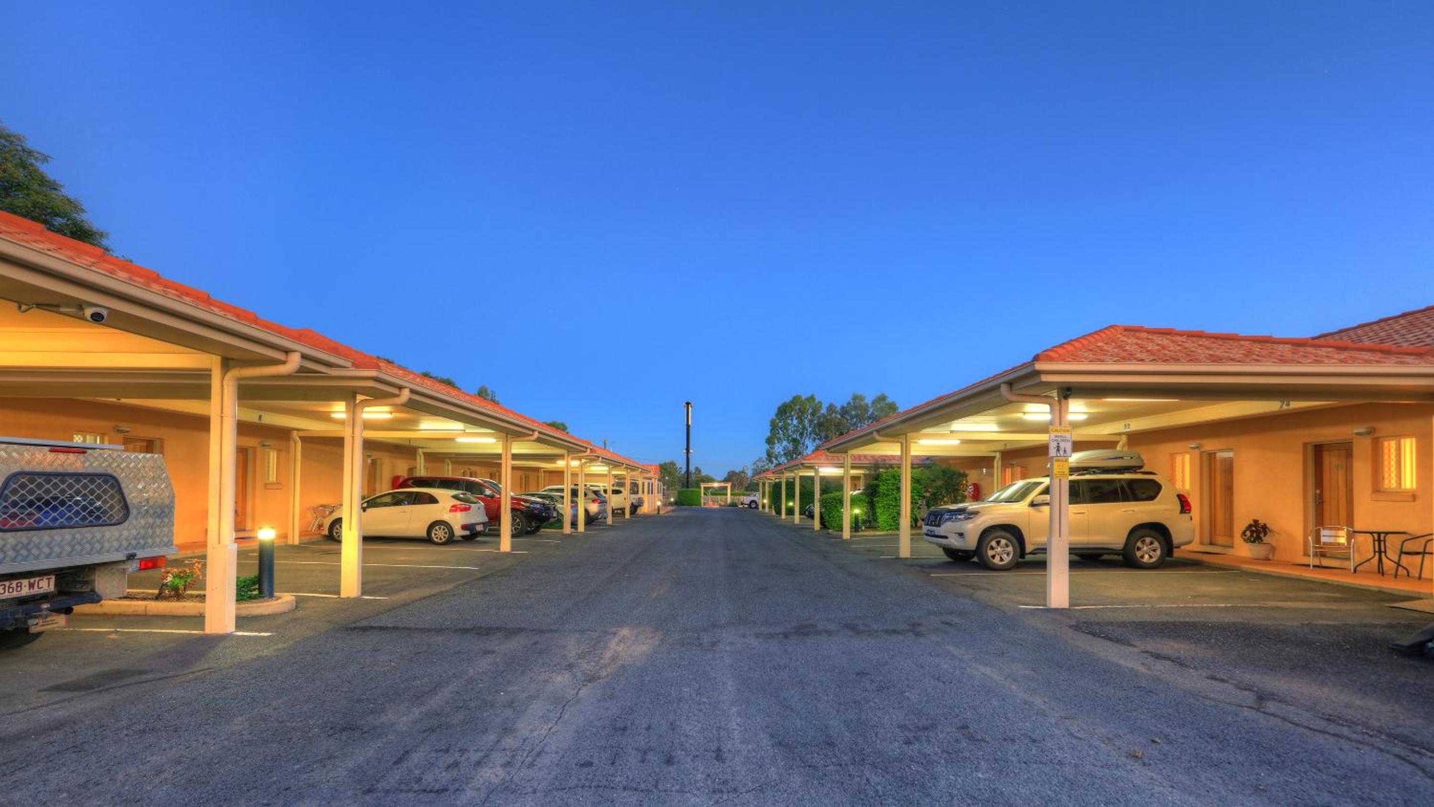 Country Roads Motor Inn