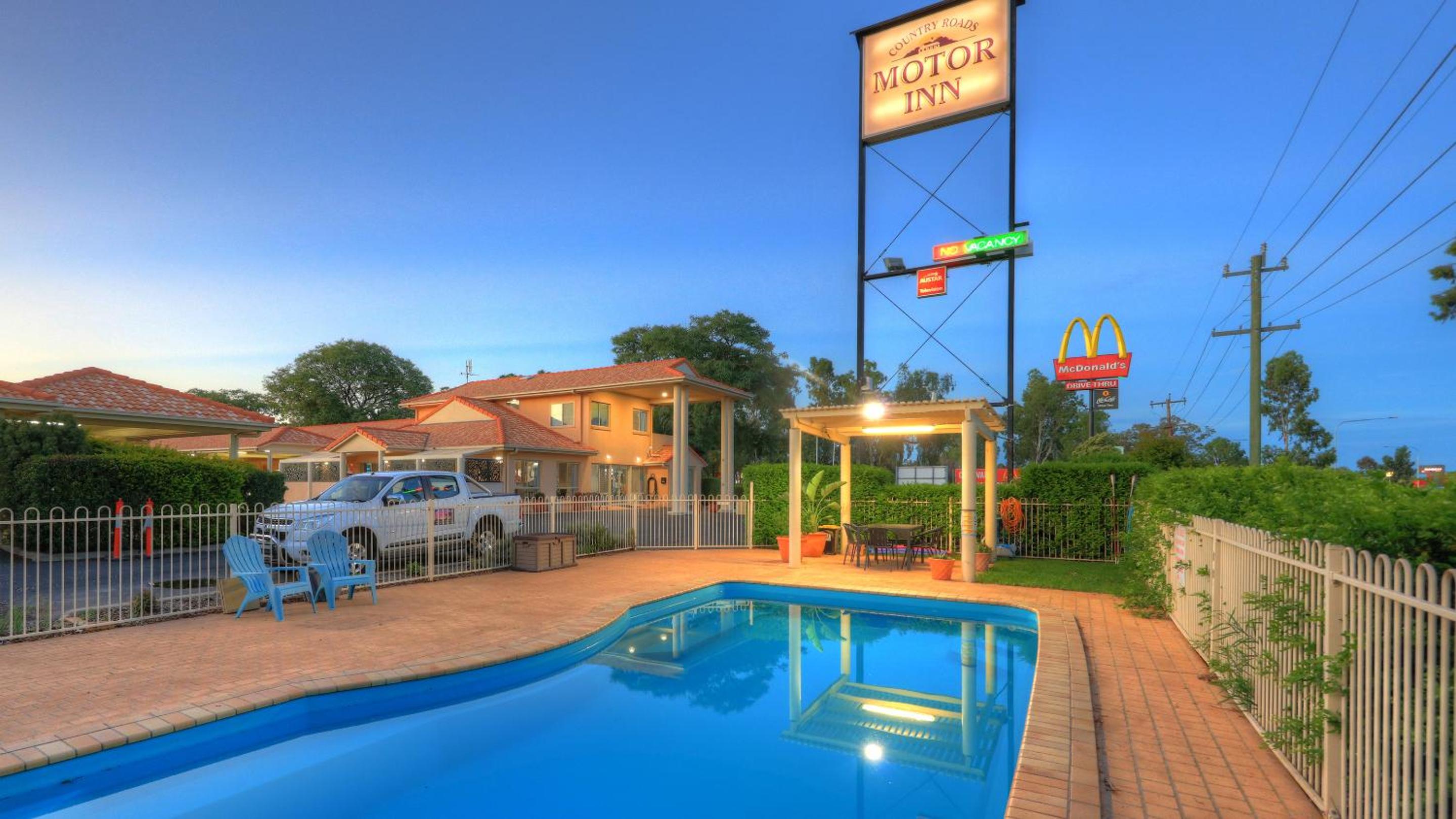 Country Roads Motor Inn