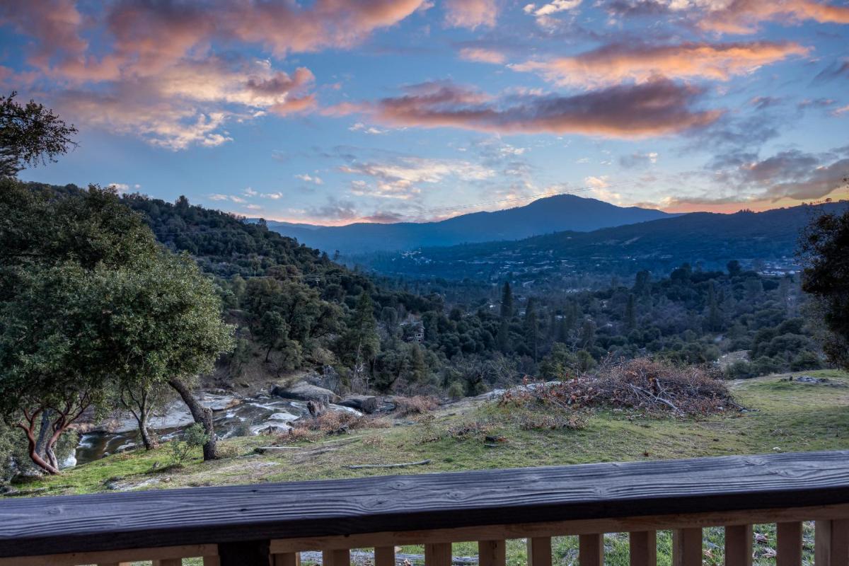 Casa Rio Yosemite -Waterfall plus 9 Acres view 3