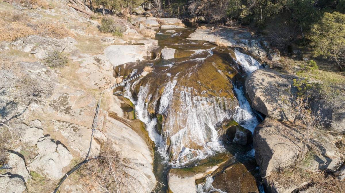 Casa Rio Yosemite -Waterfall plus 9 Acres view 4