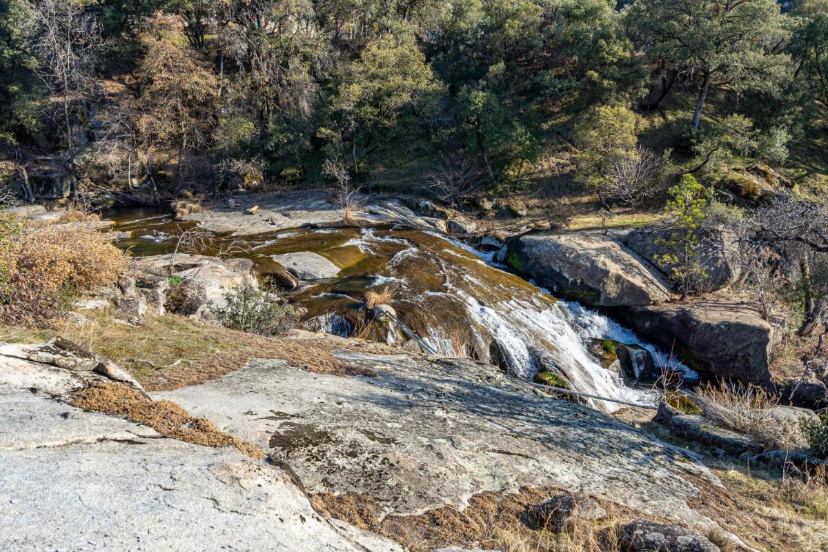 Casa Rio Yosemite -Waterfall plus 9 Acres view 5