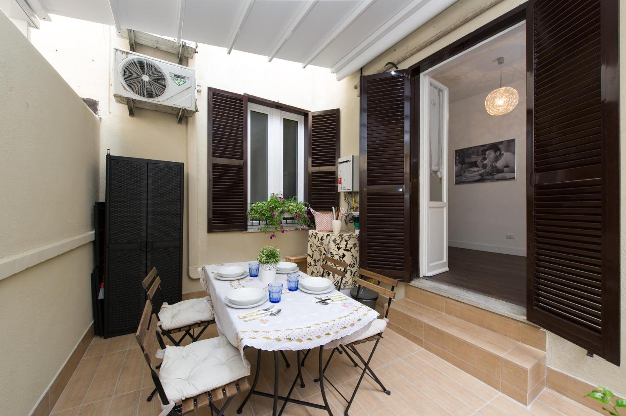 Rhoome Holiday