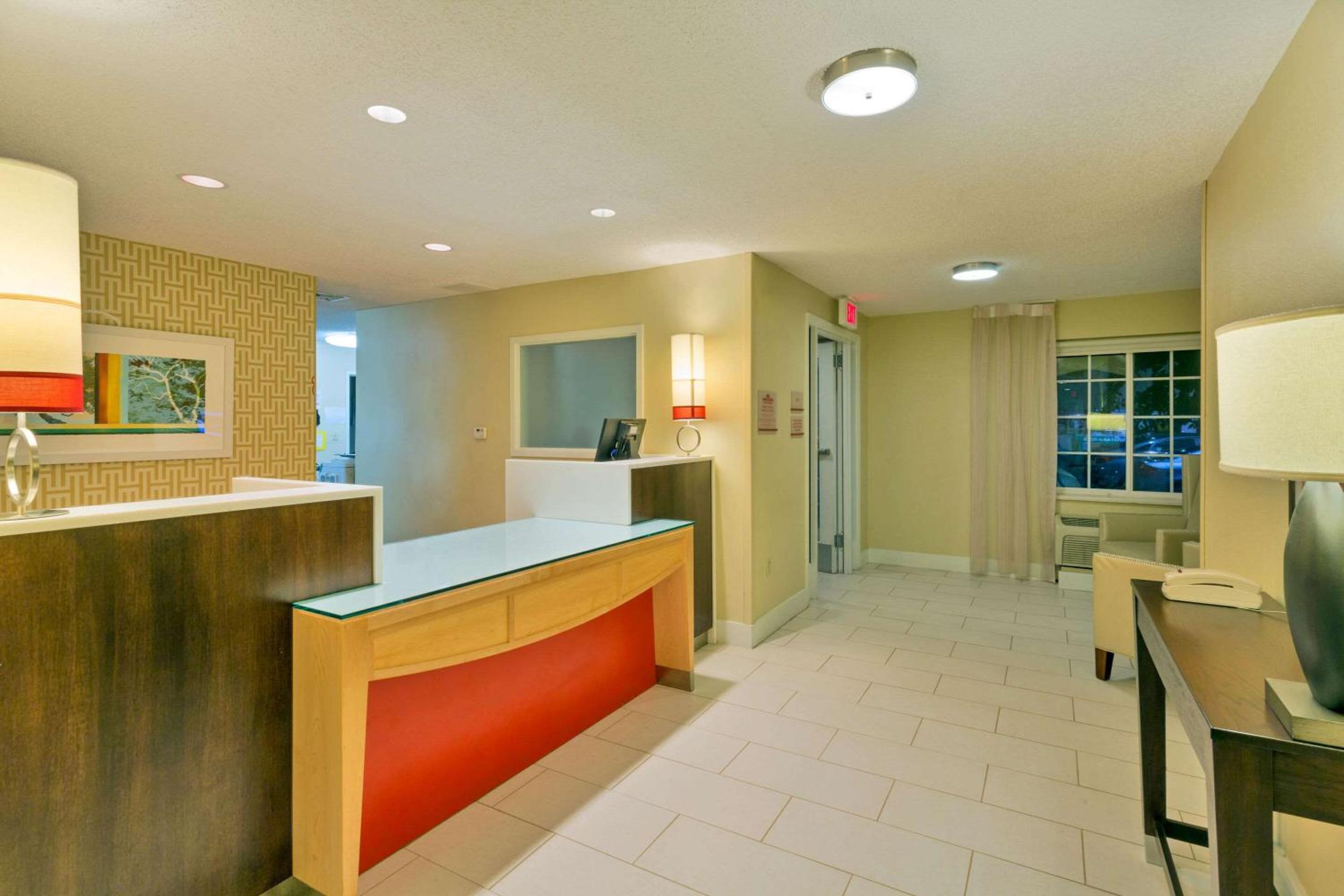 Orlando Vacations - MainStay Suites Orlando Altamonte Springs - Property Image 4