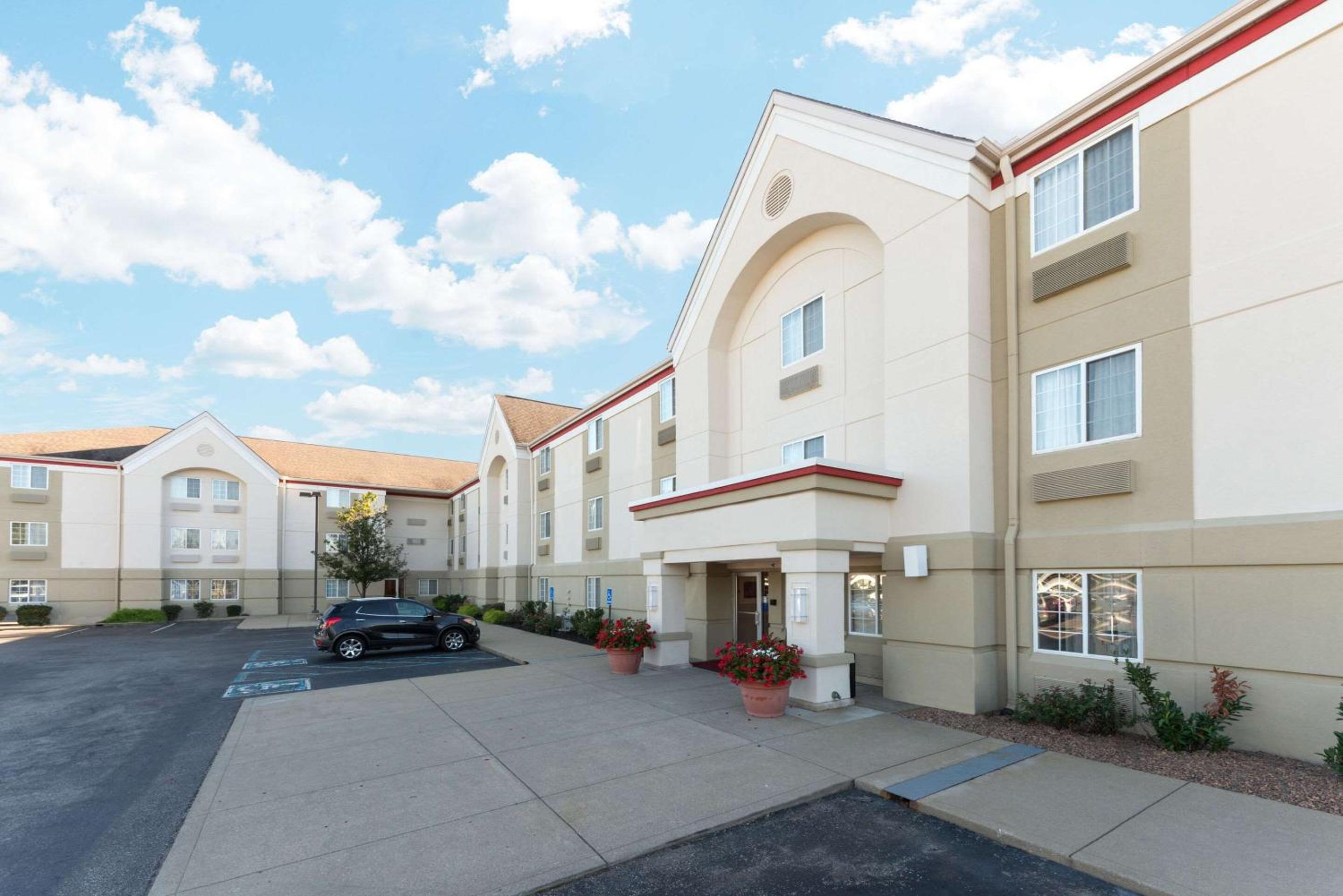 Hotel MainStay Suites Louisville Jeffersontown - Image 1