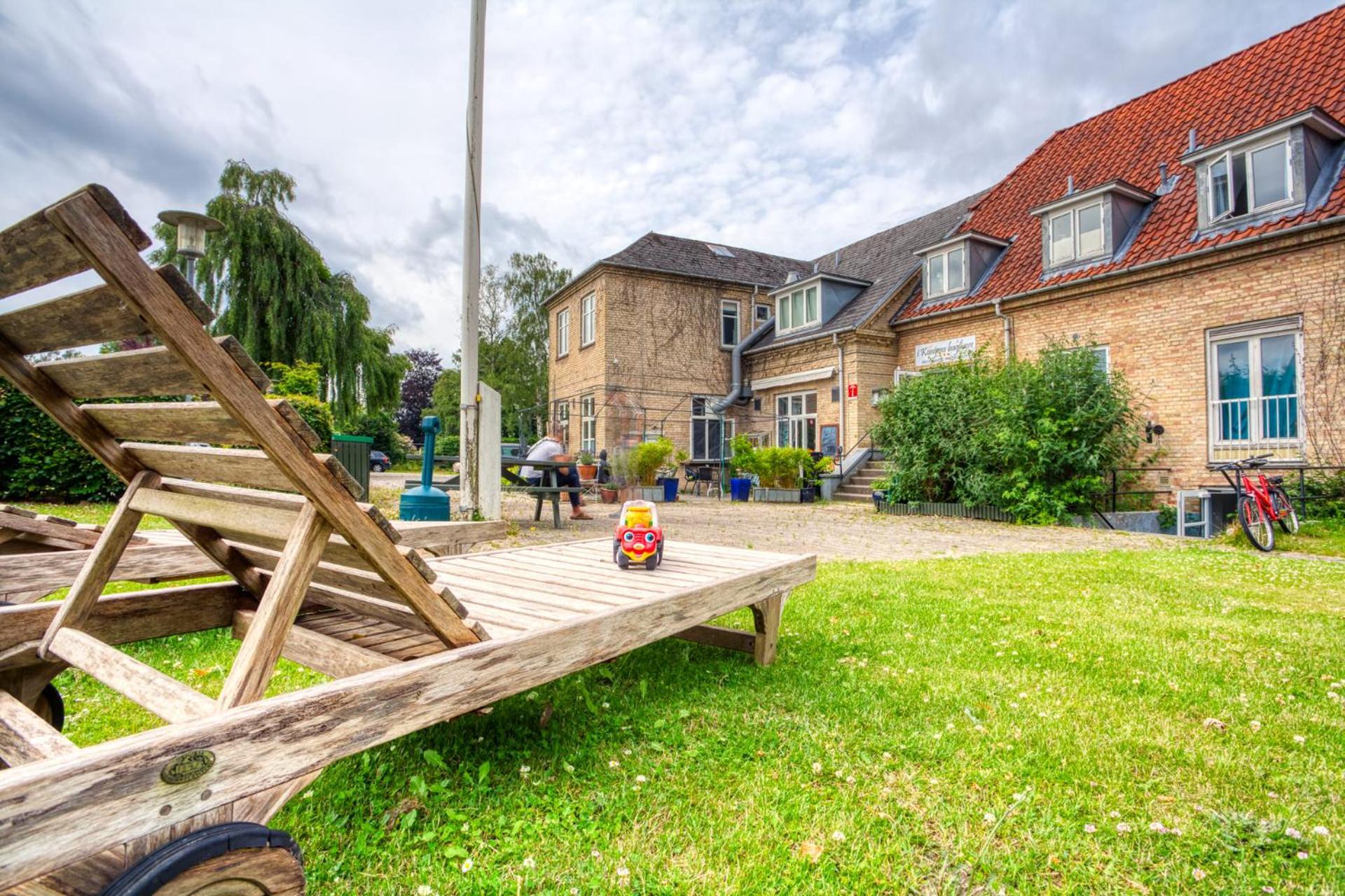 Fredensborg Vandrerhjem, i Kongens baghave
