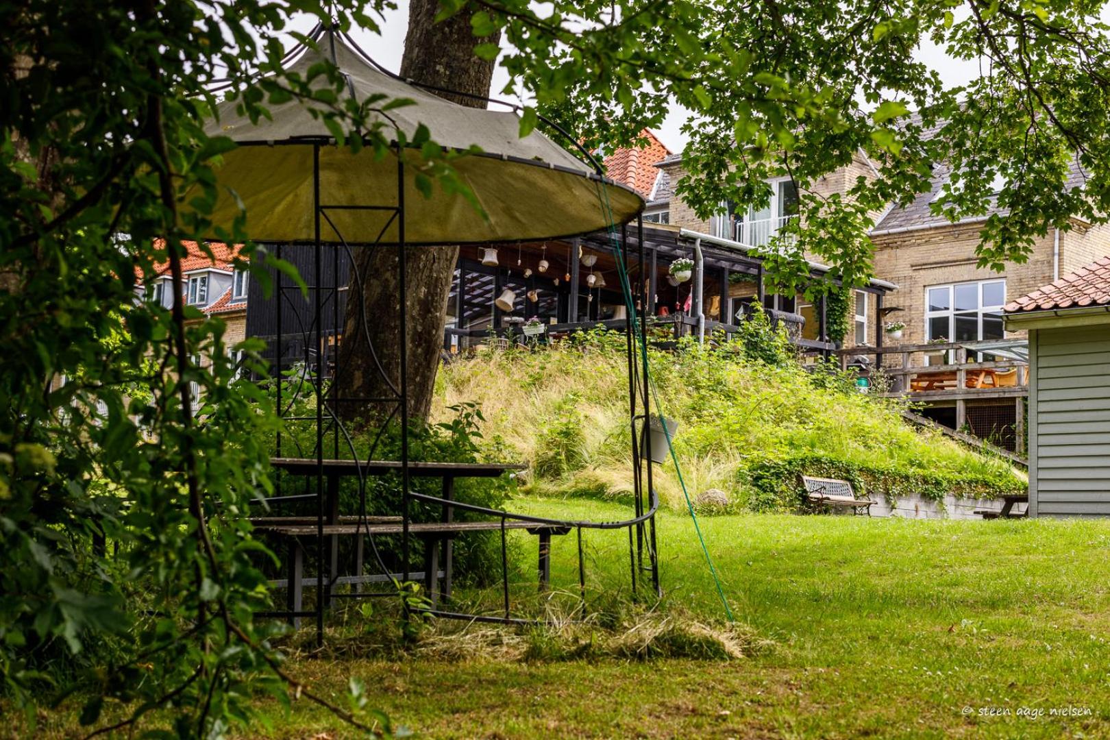Fredensborg Vandrerhjem, i Kongens baghave