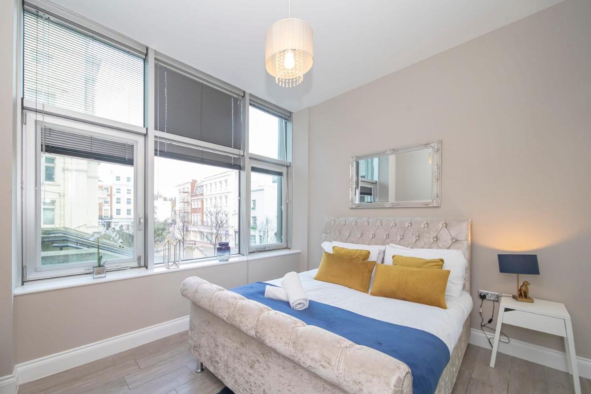 Most central located luxury 1bd view 4