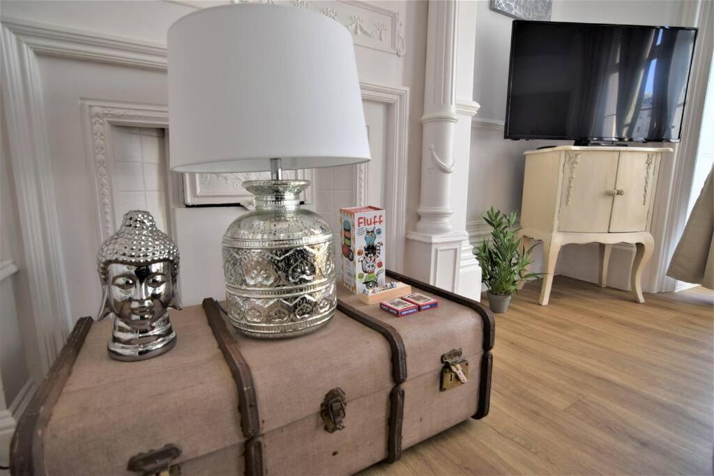 ONE BEDROOM 5 mins away from sea view 3