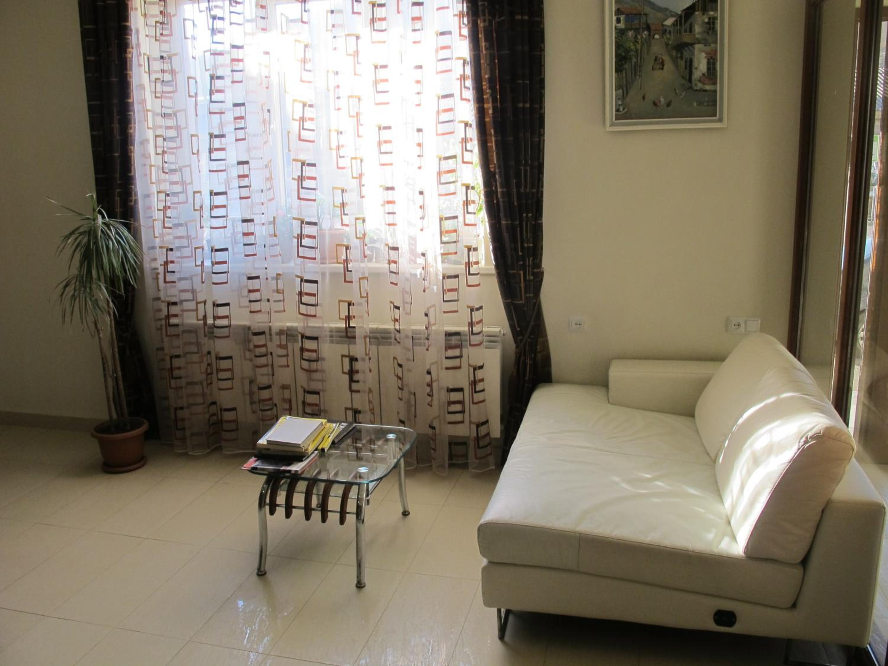 GreenWood Hotel