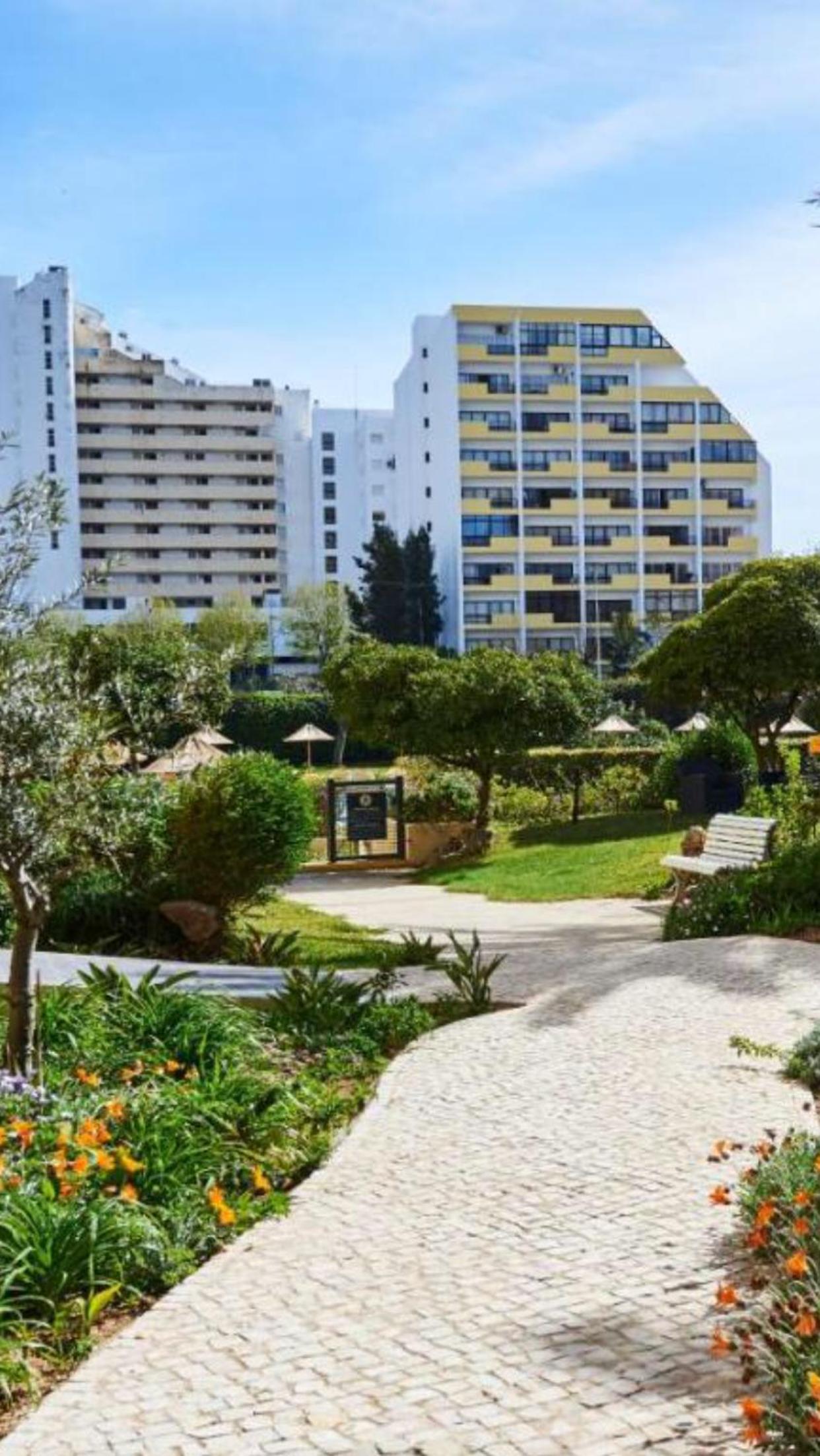 Hotel Club Amarílis,Alex&Mila Aparthotel Praia da Rocha - Image 1