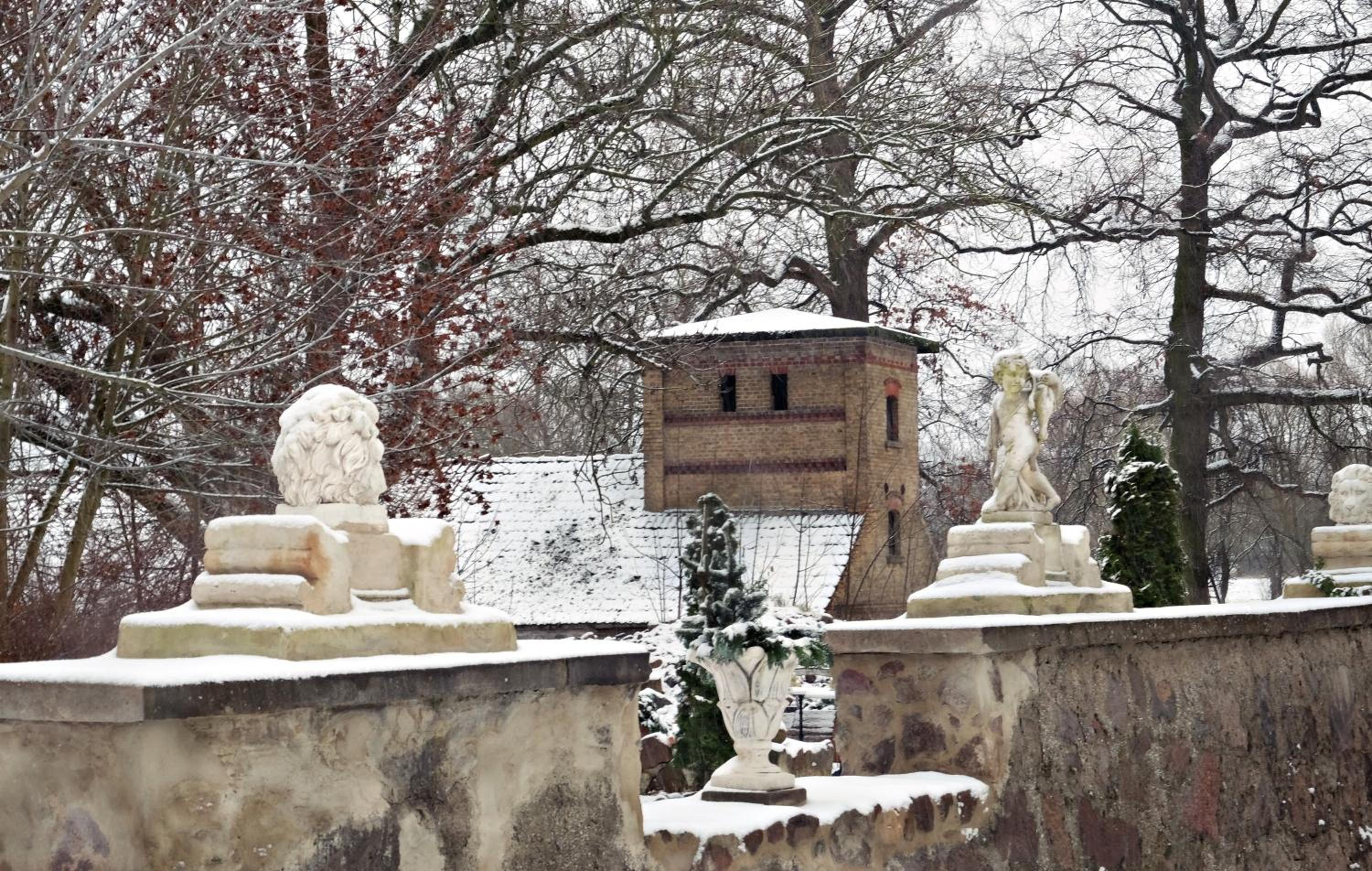 Event- Kultur & B&B Kunst Schloss Neuenhagen Übernachten im Denkmal