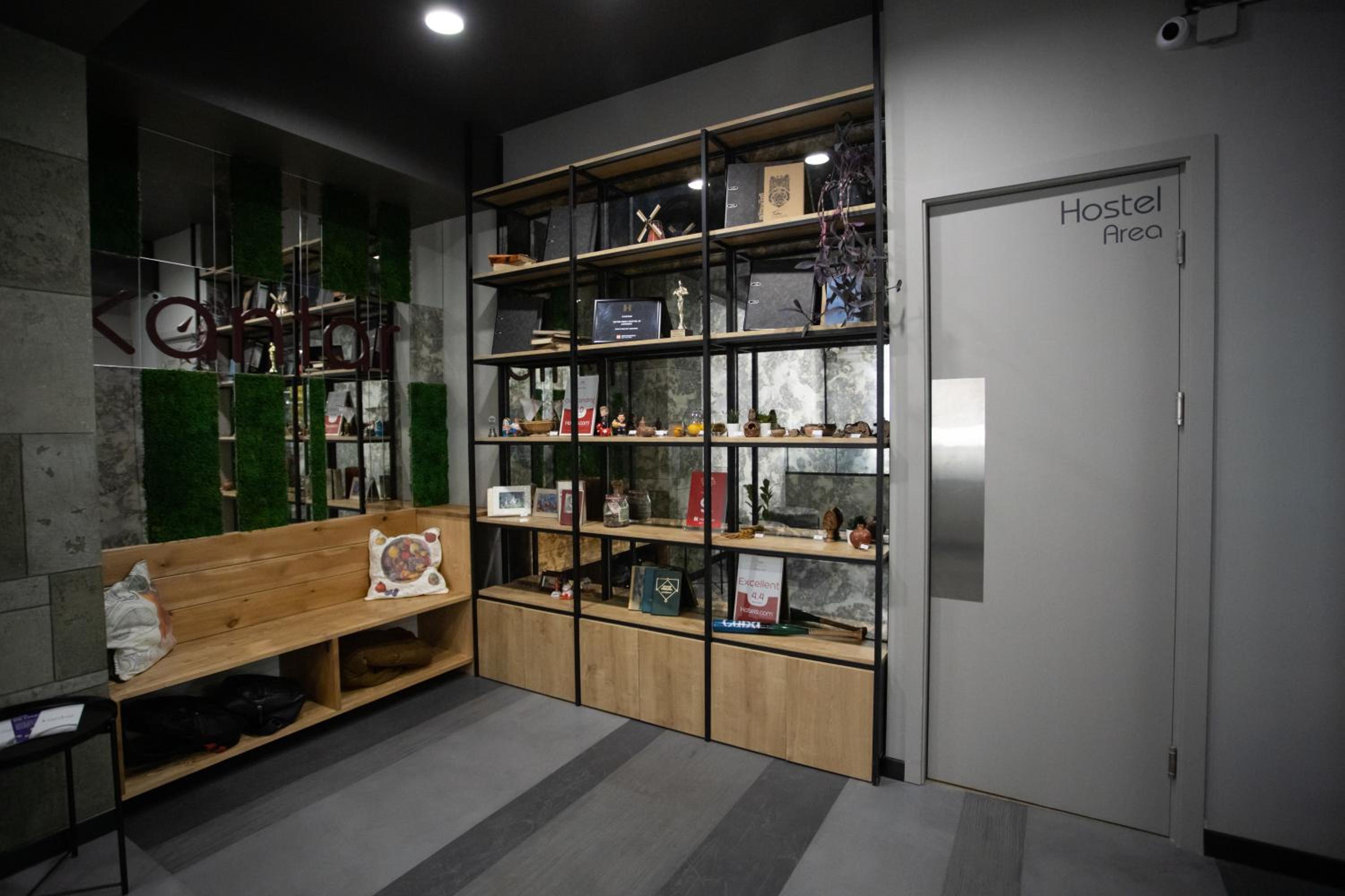 Reception & Lobby