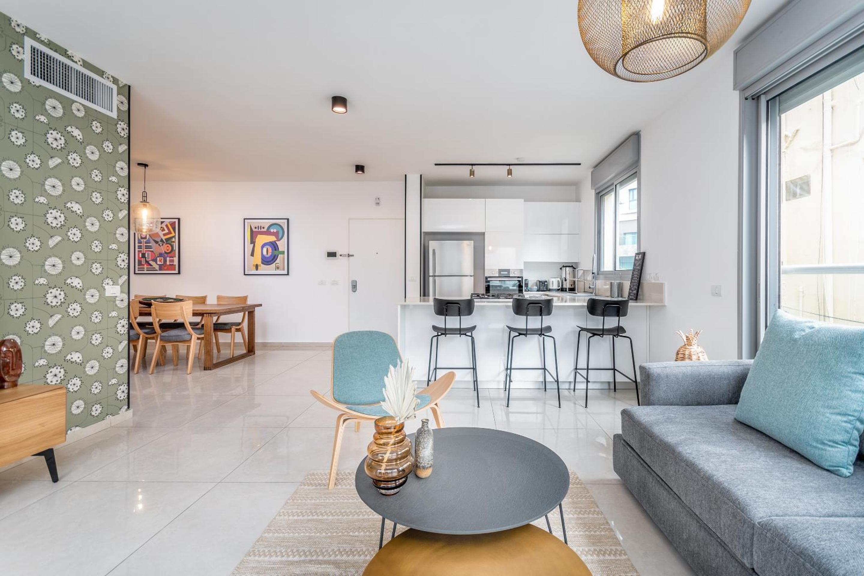 Amazing 3Bedrooms 2 Baths Balcony and Parking PRV