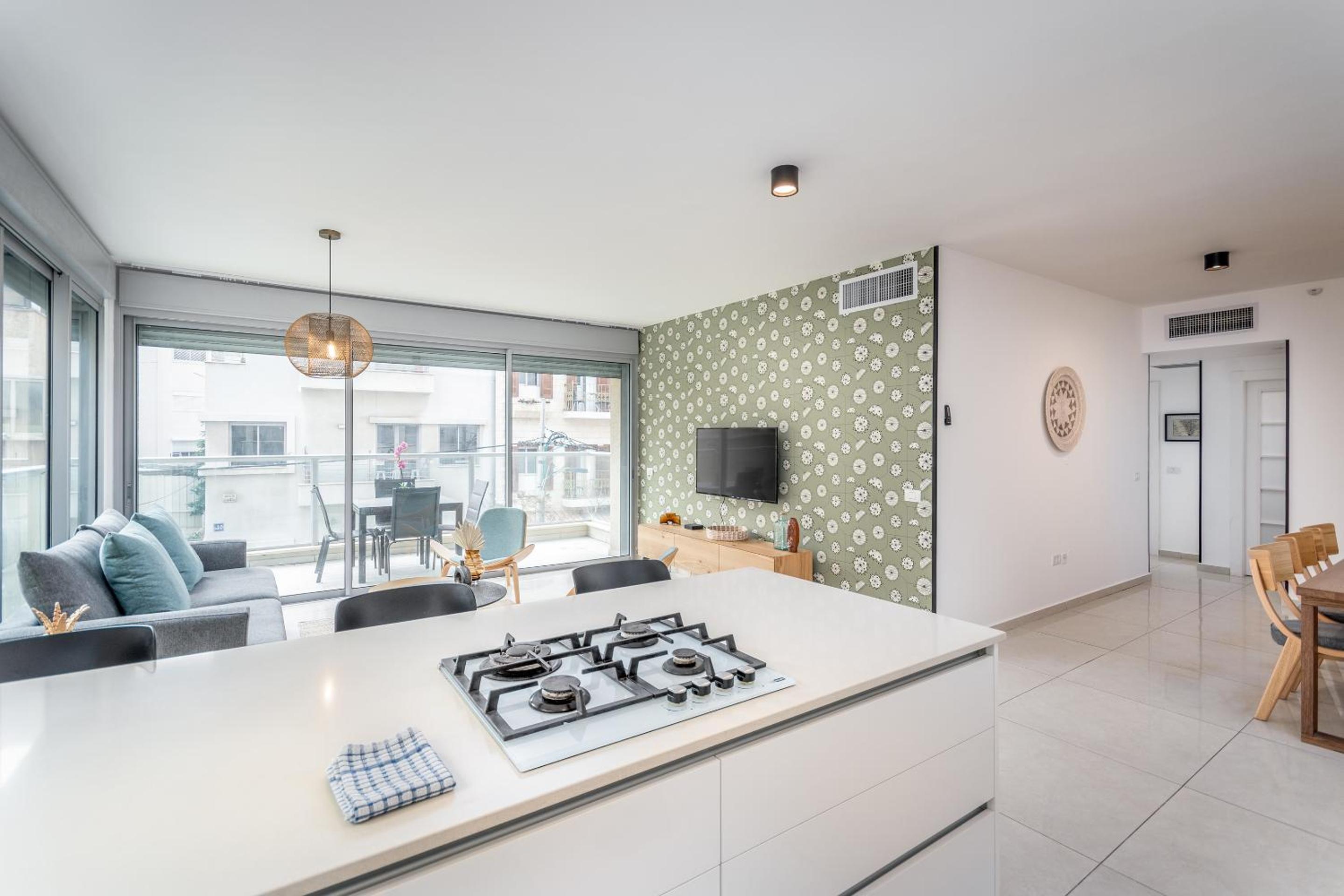 Amazing 3Bedrooms 2 Baths Balcony and Parking PRV