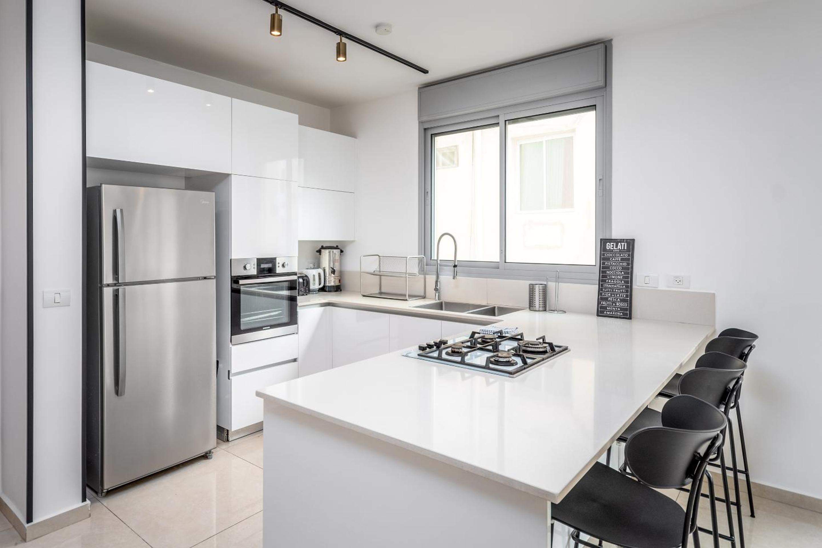 Amazing 3Bedrooms 2 Baths Balcony and Parking PRV