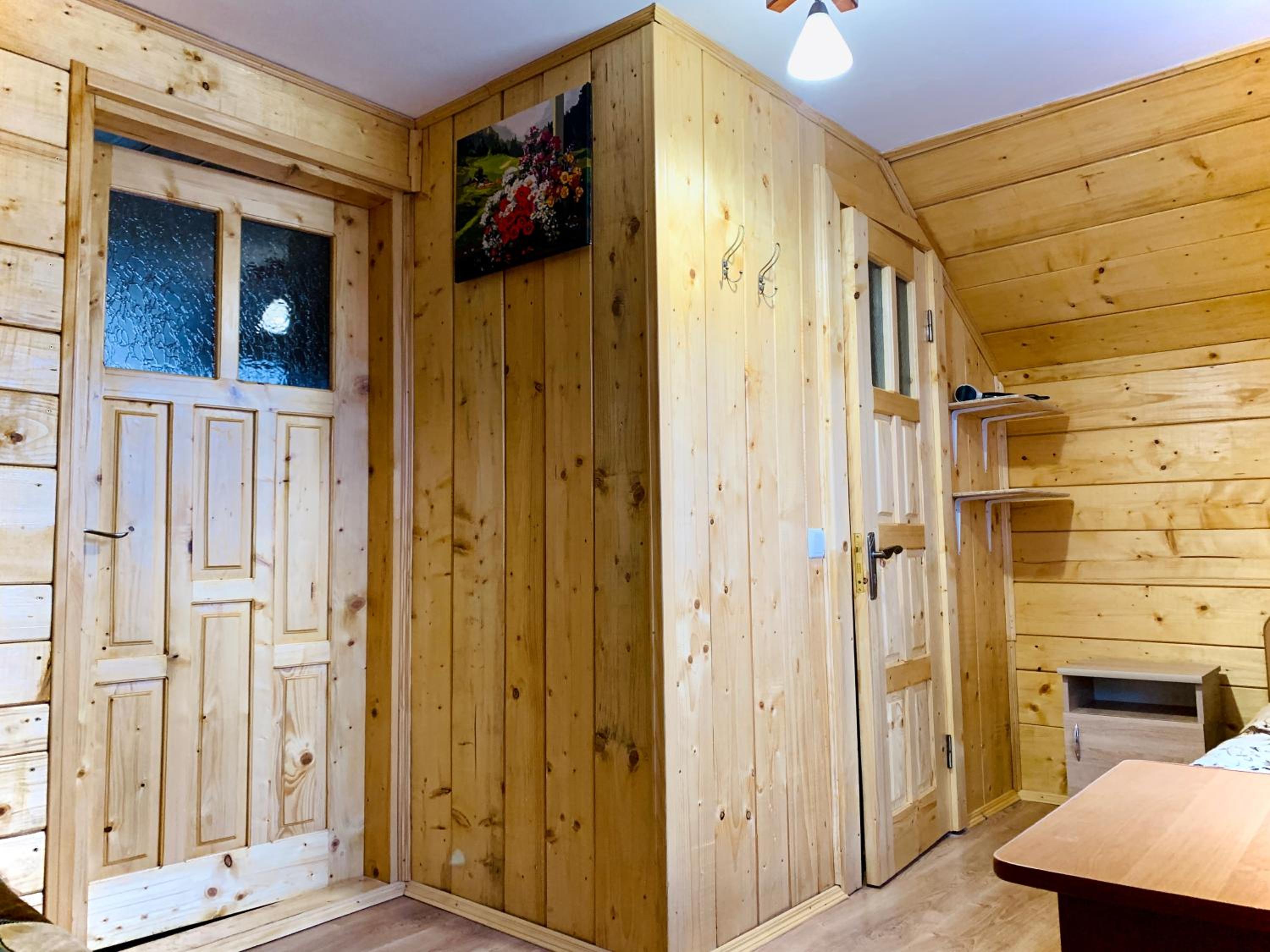 За горбами en Yaremche — hotel room