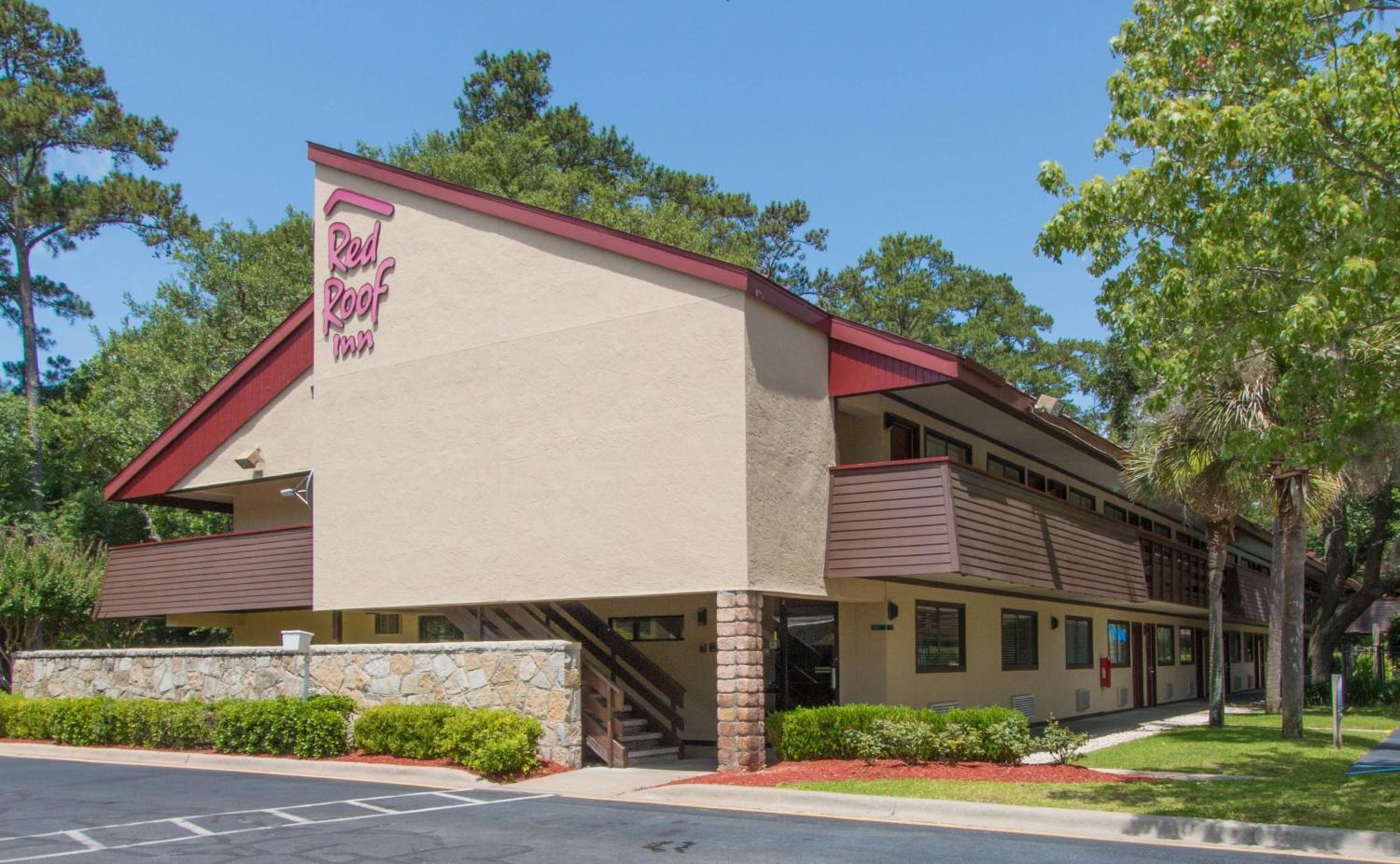 Beaufort Vacations - Red Roof Inn Hilton Head Island - Property Image 1