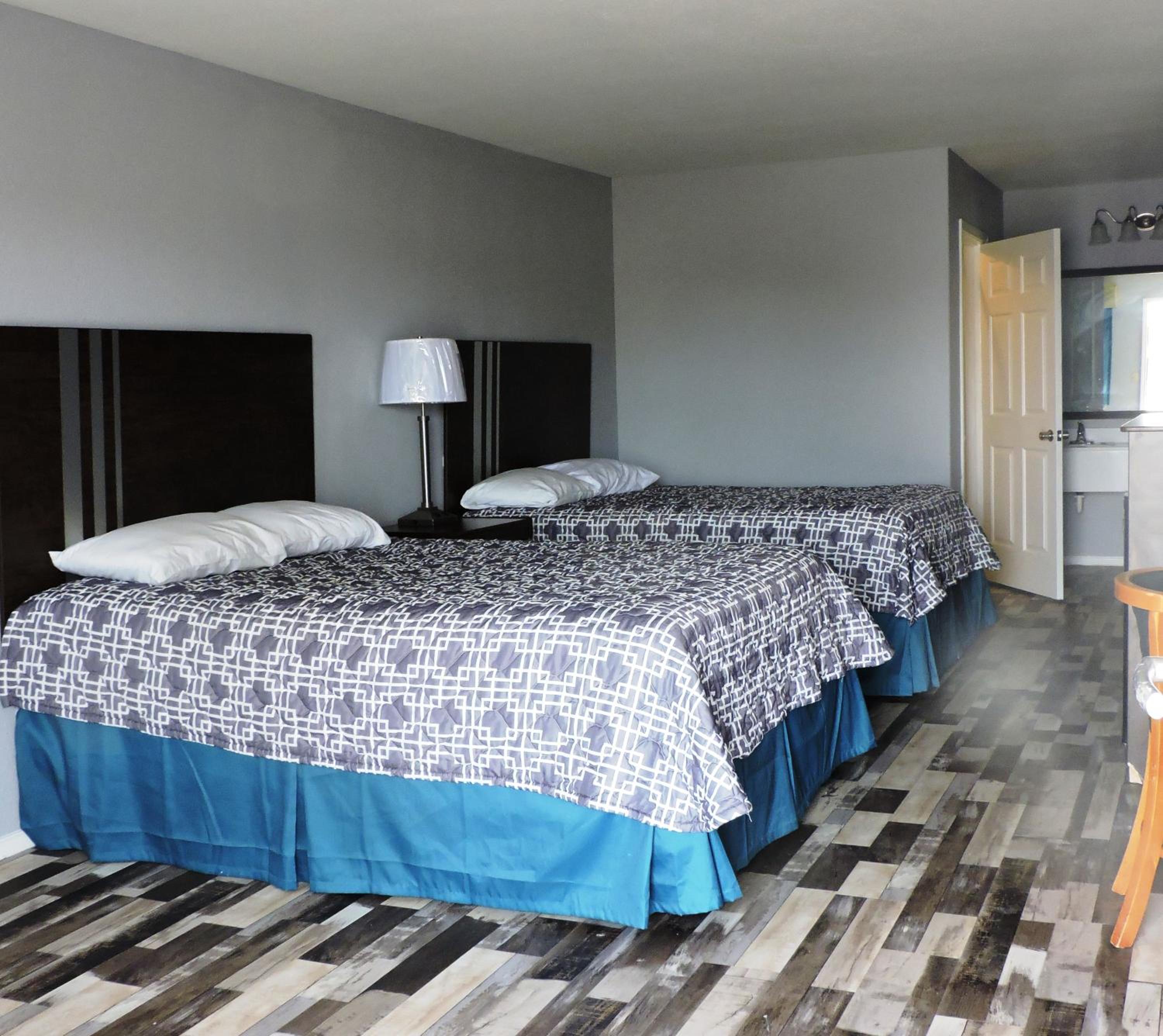 Riata Inn - Crystal City