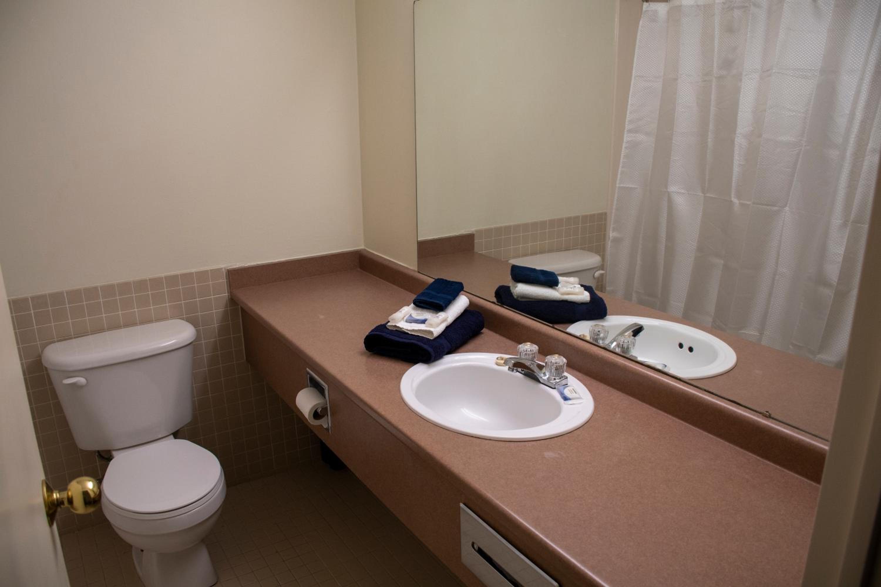 Sarnia Vacations - Residence  Conference Centre - Sarnia - Property Image 5