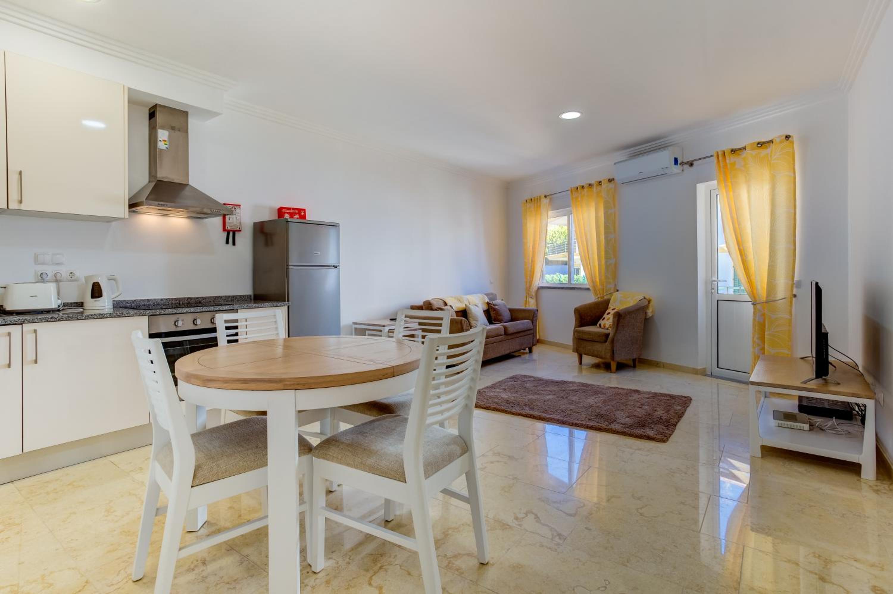 Casa Sunset - Beautiful Apartments in the centre of Alvor with Roof Terrace view 5
