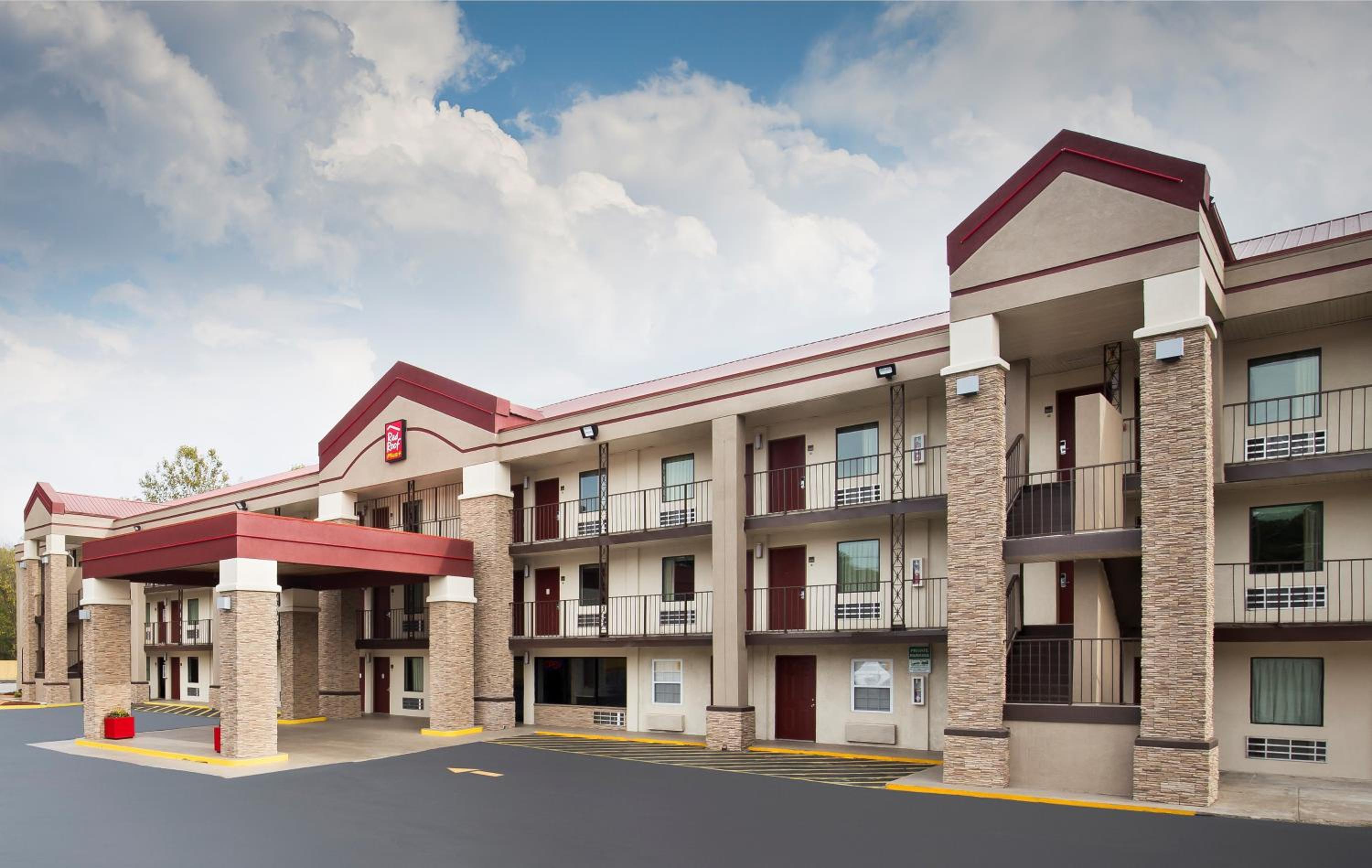 Birmingham Vacations - Red Roof Inn PLUS Birmingham East - Irondale/Airport - Property Image 1