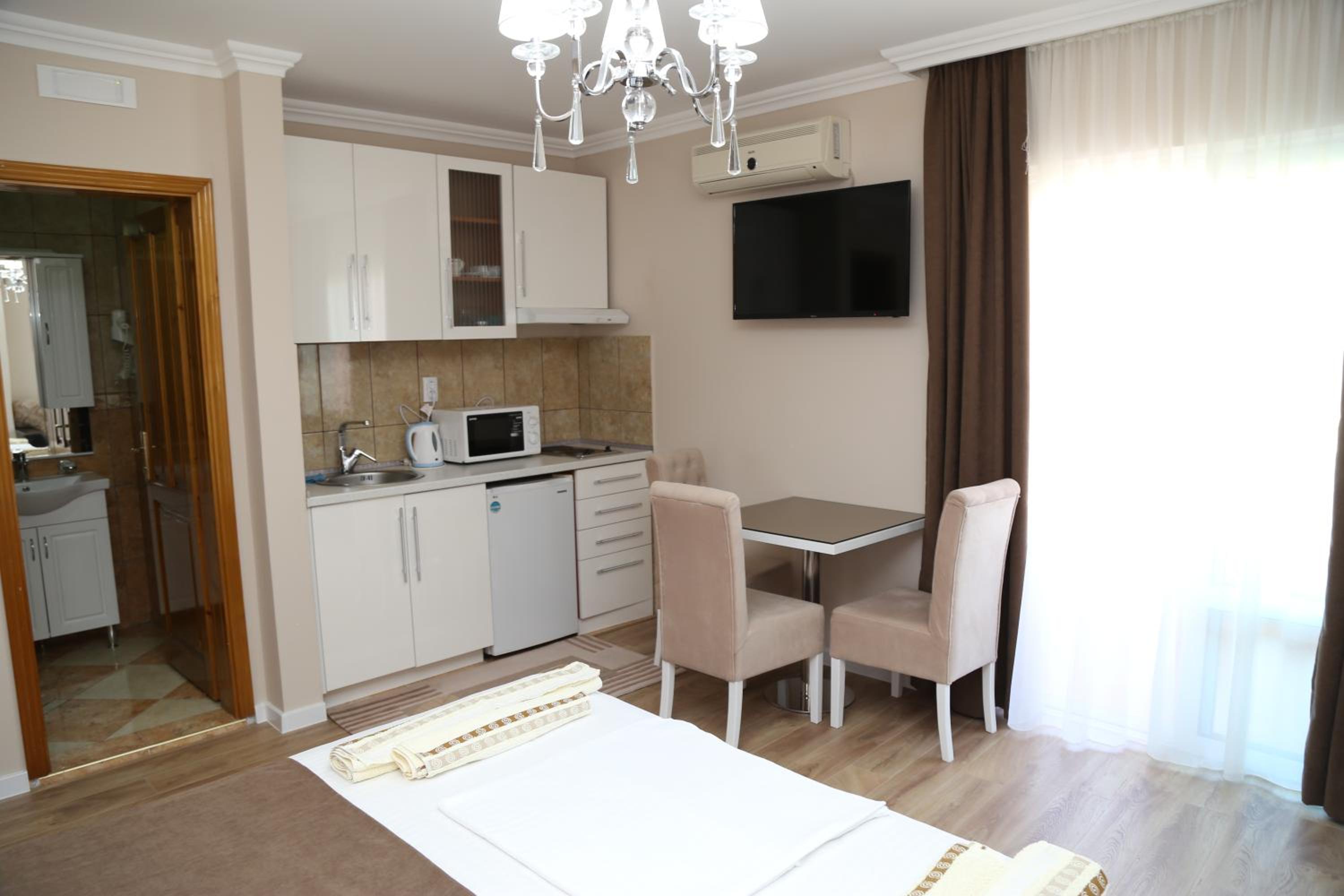 "HOLIDAY" apartments & rooms view 3